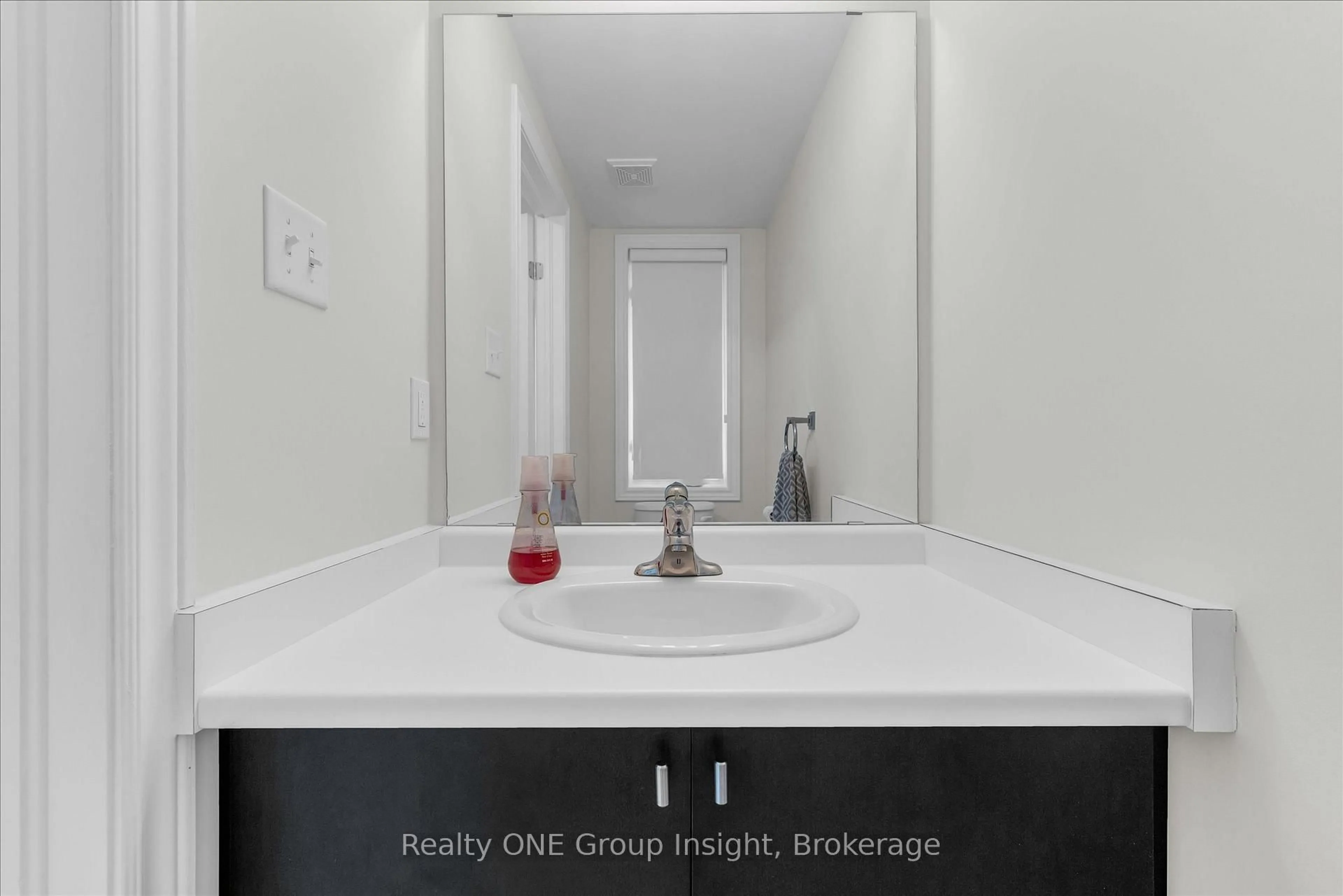 A pic of a room for 183 Penny Lane, Hamilton Ontario L8J 0E2