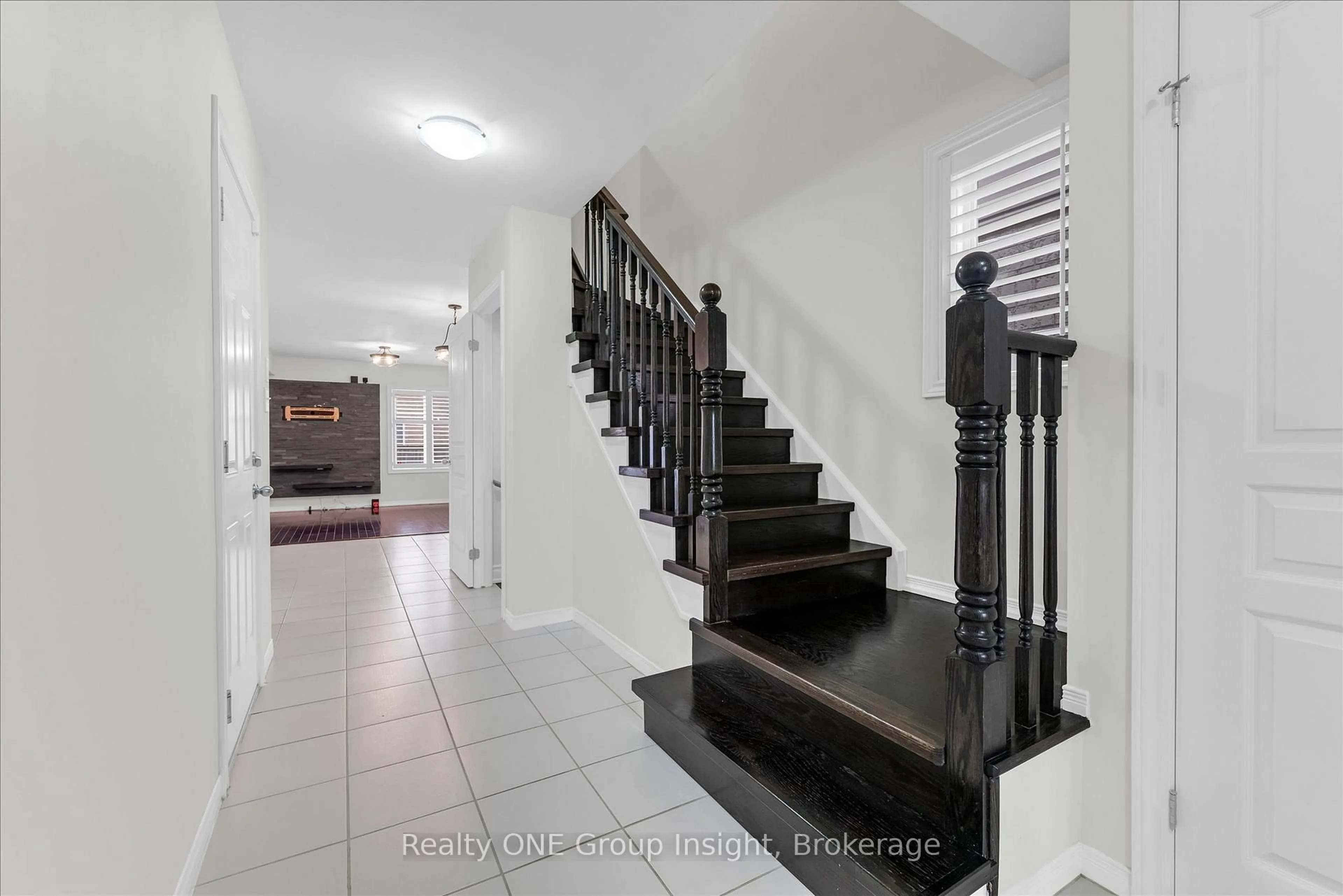 Indoor foyer for 183 Penny Lane, Hamilton Ontario L8J 0E2