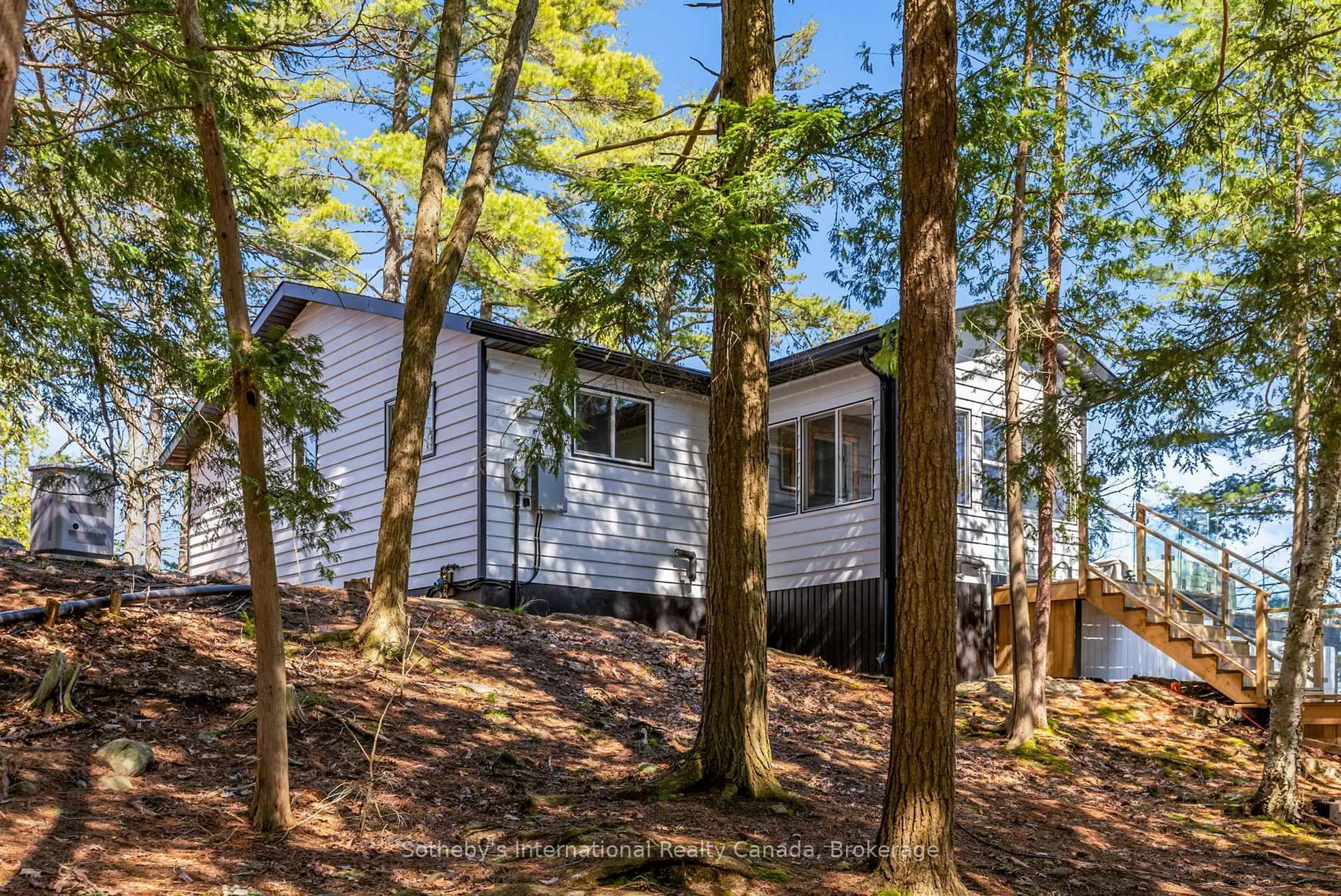 Home with vinyl exterior material, forest/trees view for 29 BEACHGROVE ISLAND 33LM, Gravenhurst Ontario P1P 1R2
