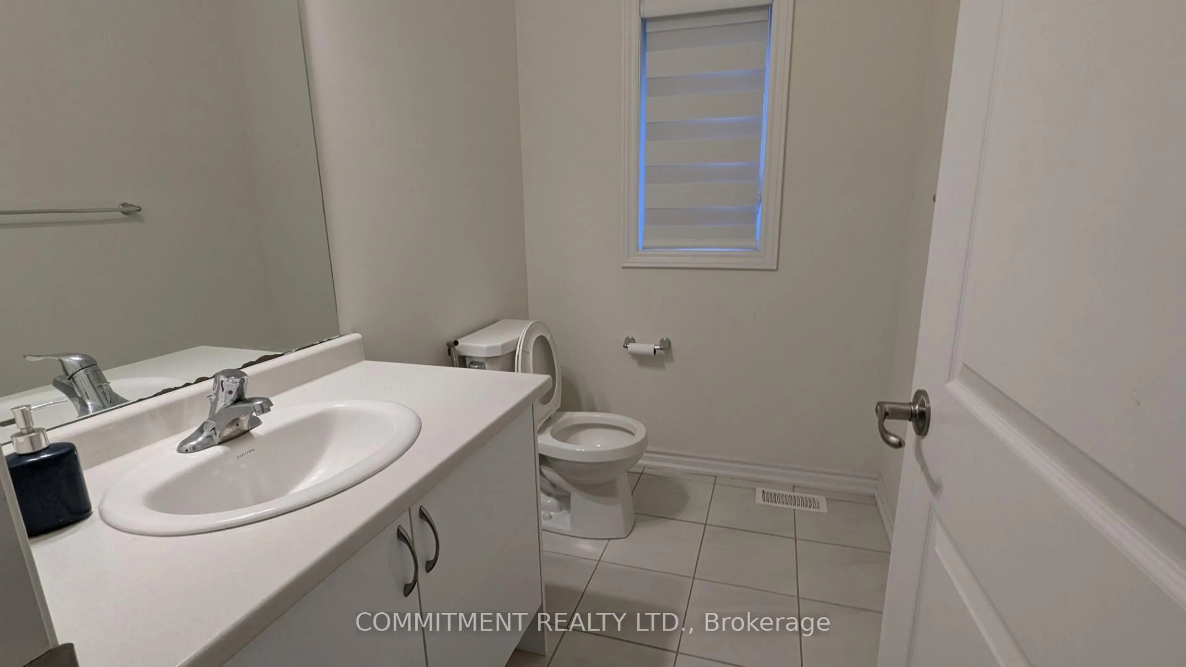 Standard bathroom, unknown for 32 Stauffer Rd, Brantford Ontario M6A 1N3