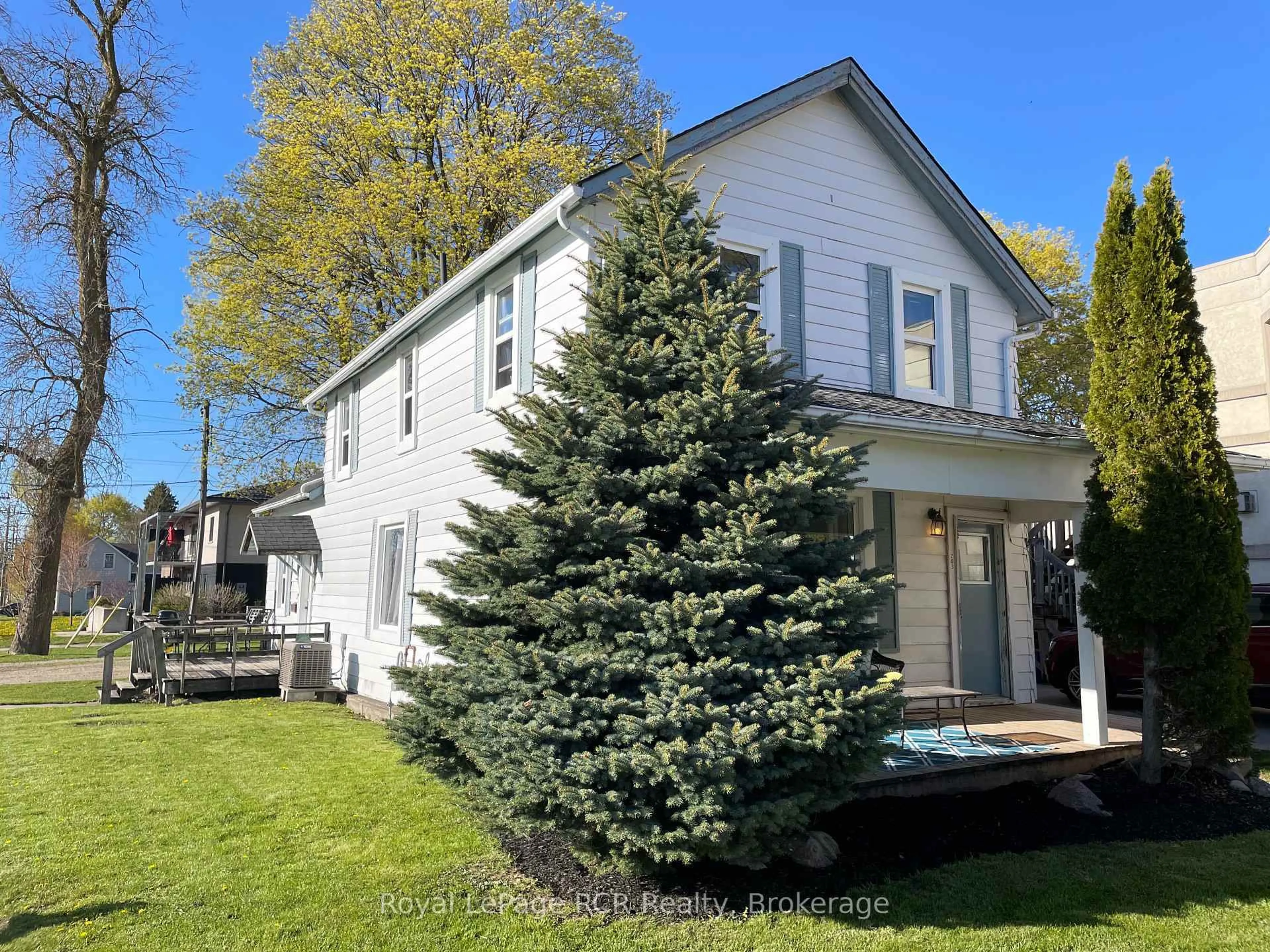 Home with vinyl exterior material, street for 203 Main St, Minto Ontario N0G 2P0
