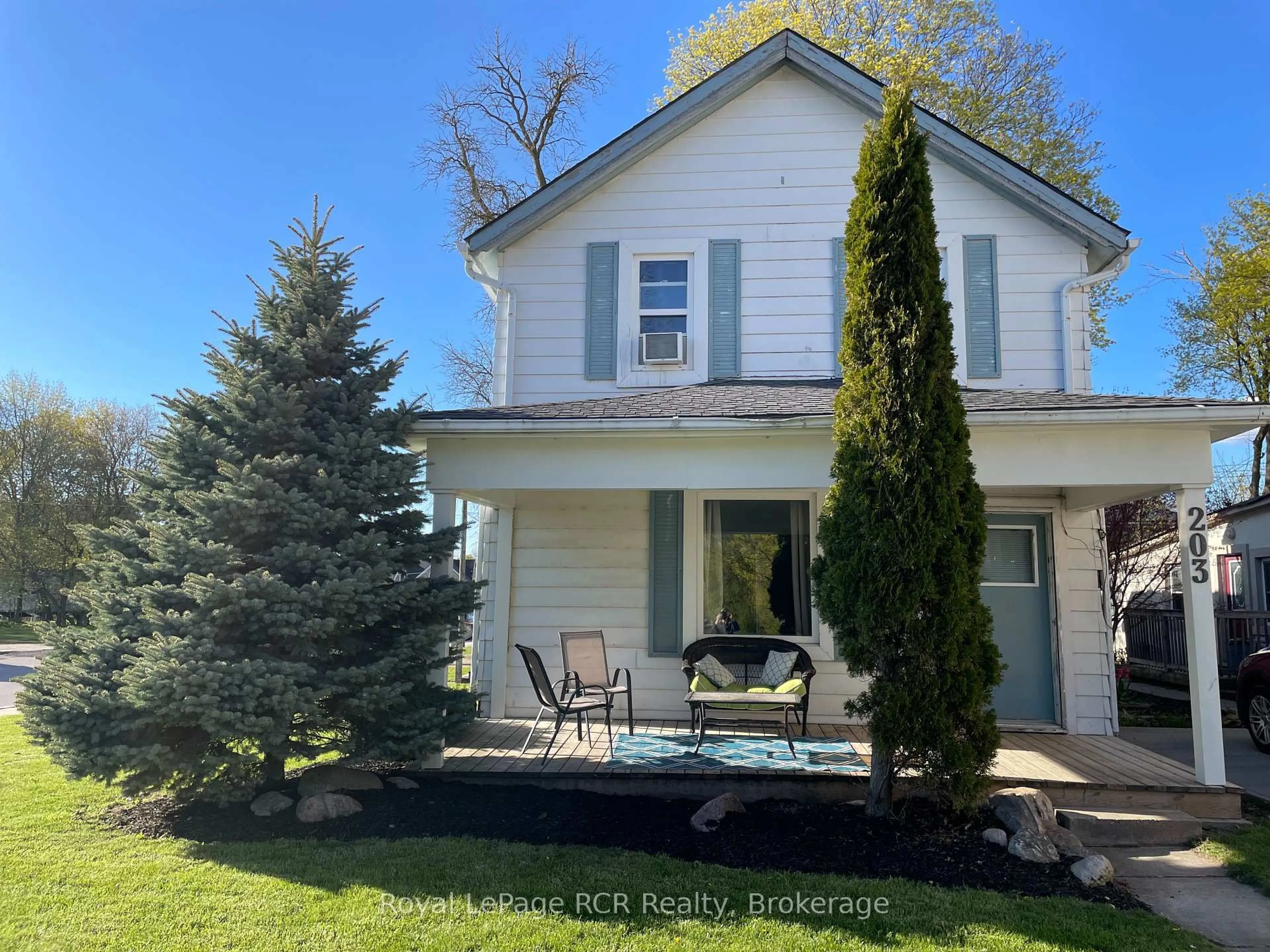 A pic from outside/outdoor area/front of a property/back of a property/a pic from drone, unknown for 203 Main St, Minto Ontario N0G 2P0