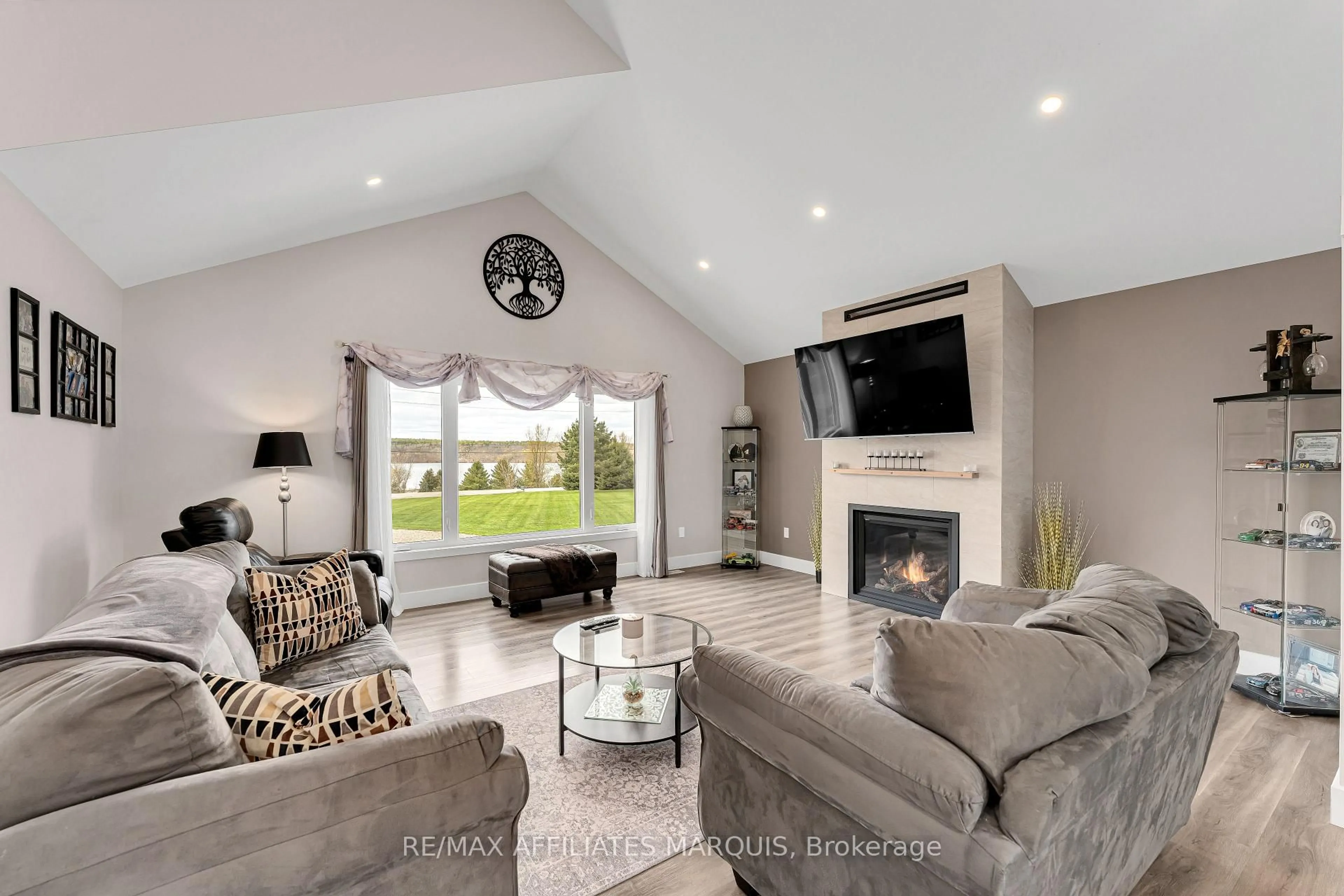 Living room with furniture, unknown for 9517 County Road 42 Rd, Rideau Lakes Ontario K0G 1X0