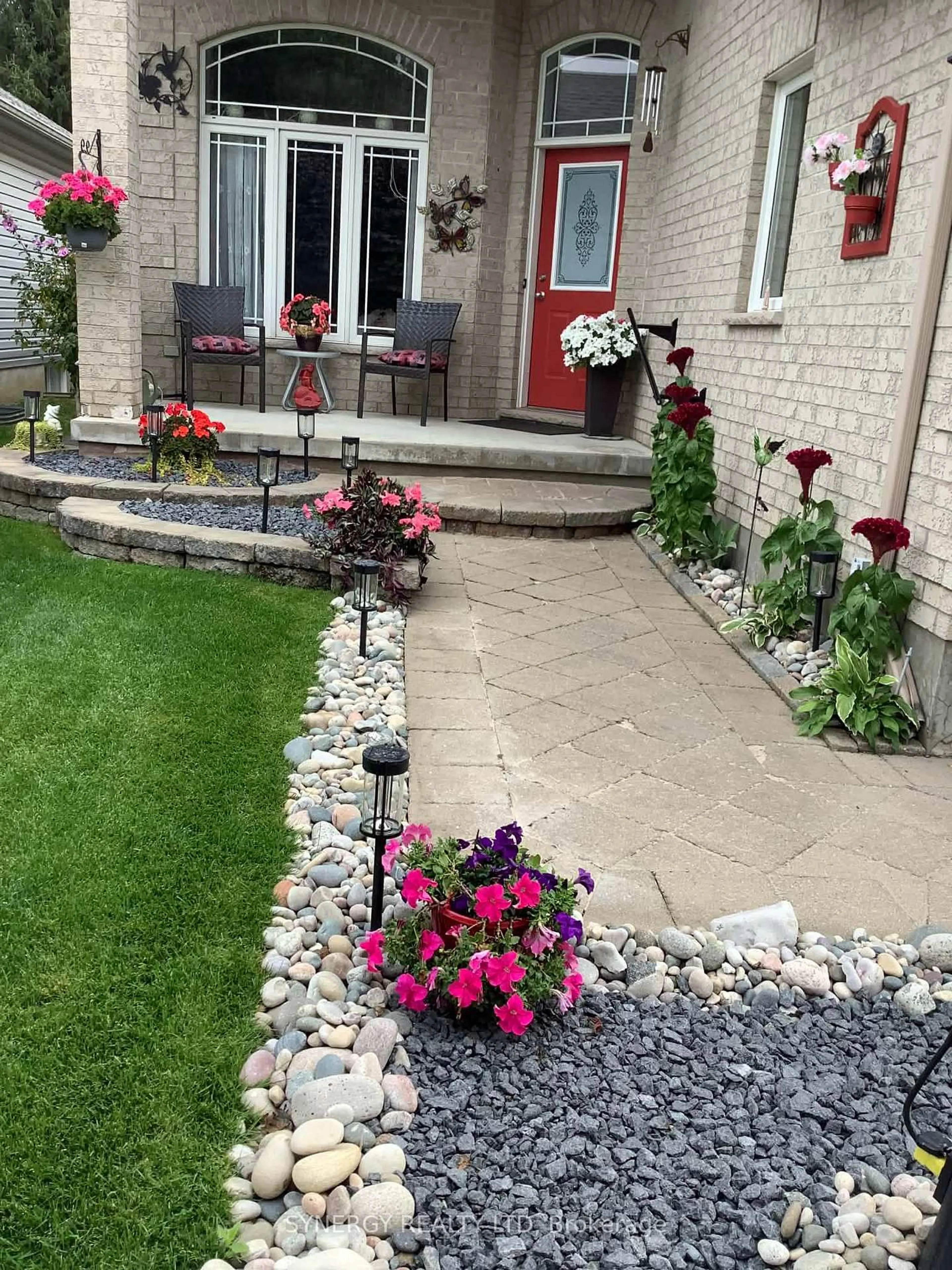 Patio, street for 43 Juniper Cres, Strathroy-Caradoc Ontario N7G 4G4