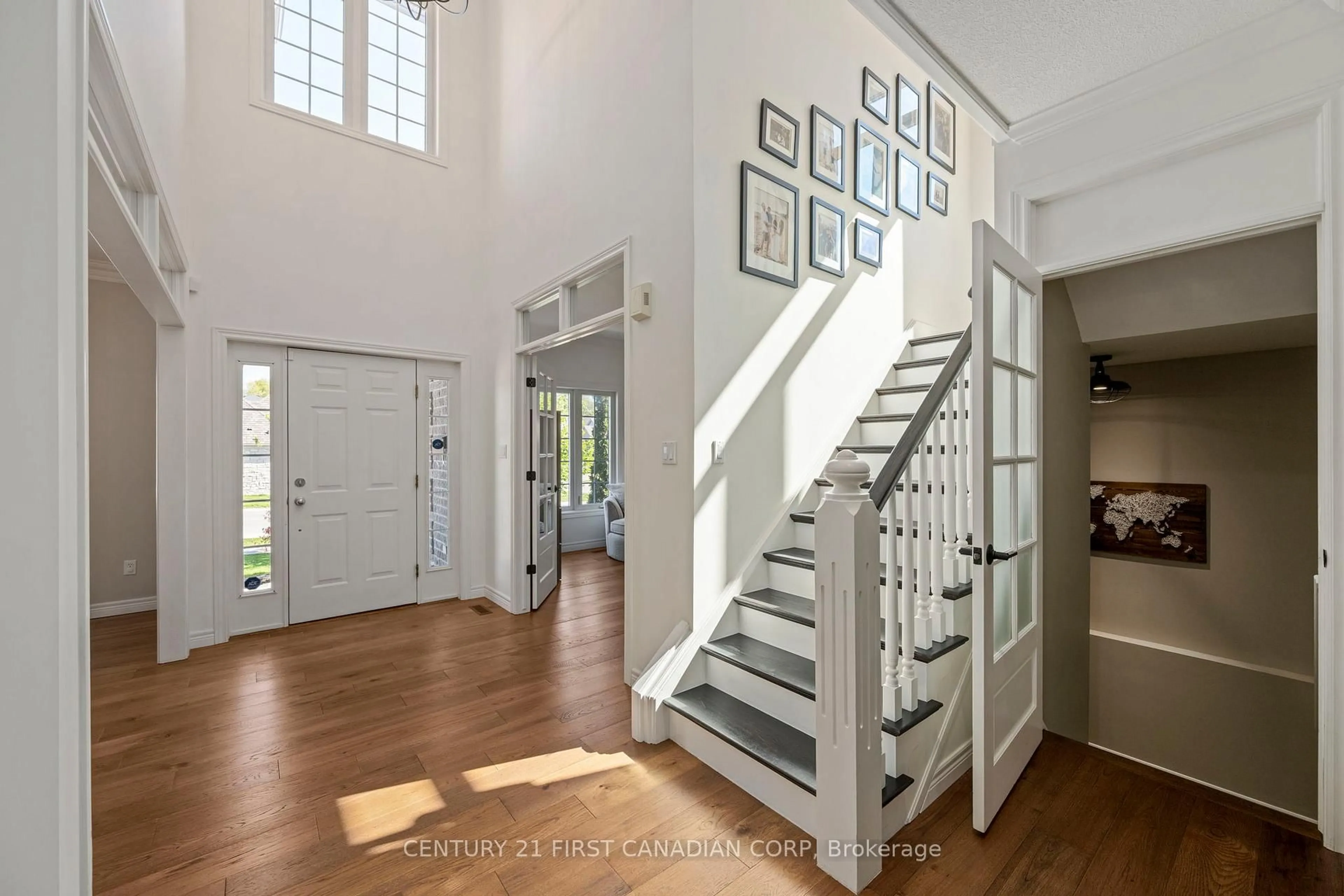 Indoor entryway for 932 CRANBROOK Rd, London South Ontario N6K 4X8
