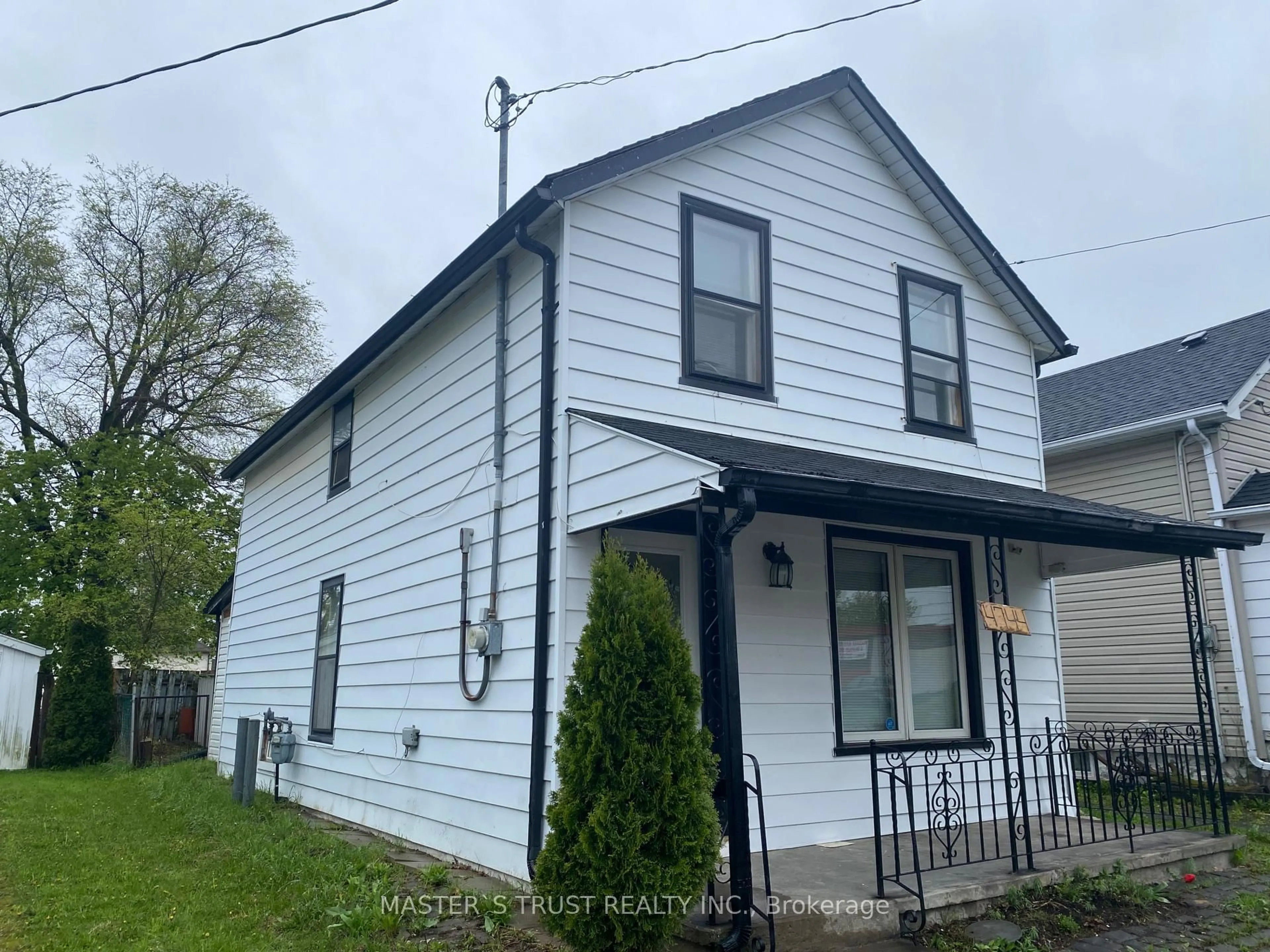 Home with vinyl exterior material, street for 4744 PARK St, Niagara Falls Ontario L2E 2R1