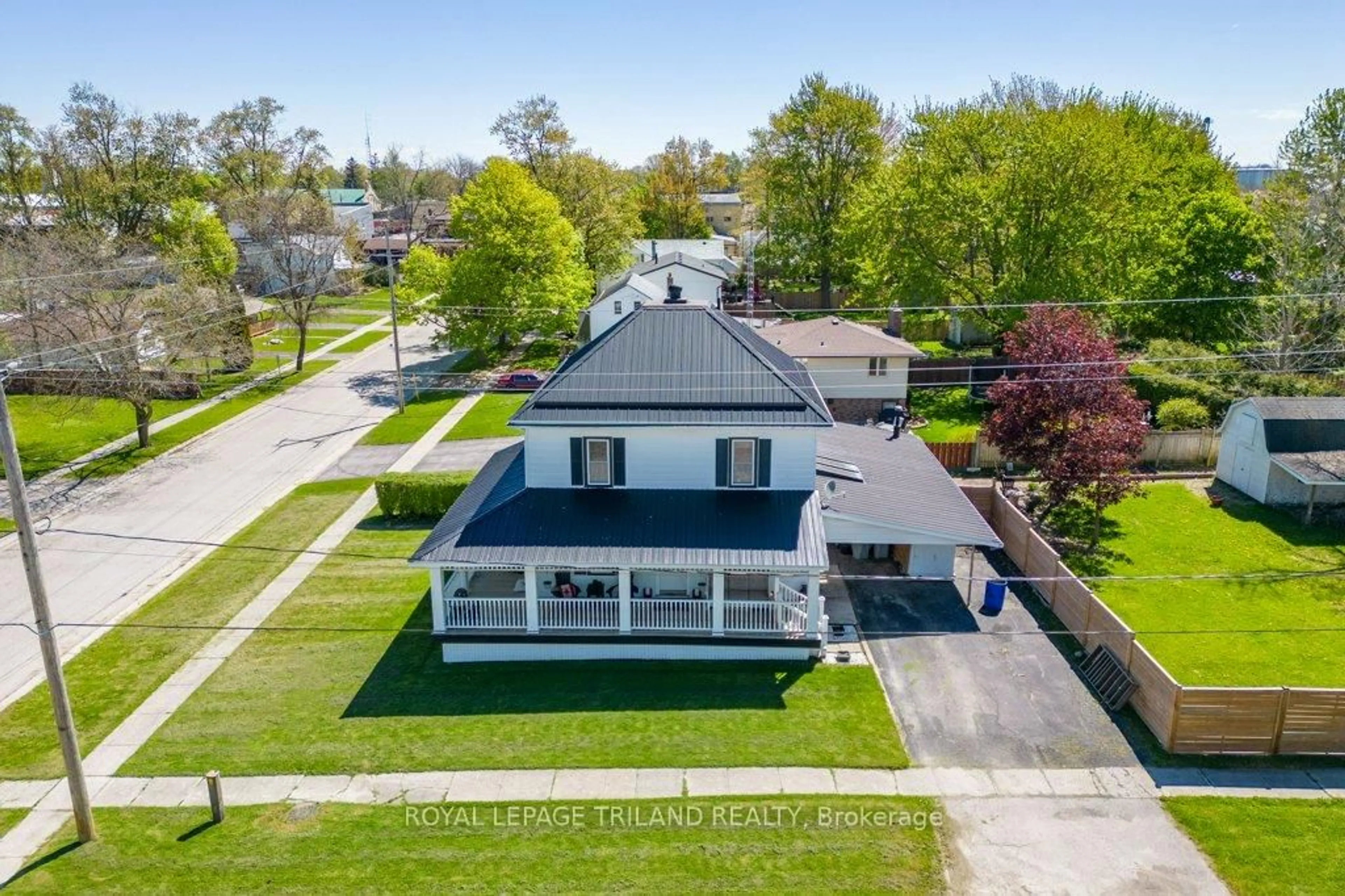 A pic from outside/outdoor area/front of a property/back of a property/a pic from drone, street for 311 Warwick St, Warwick Ontario N0M 2S0