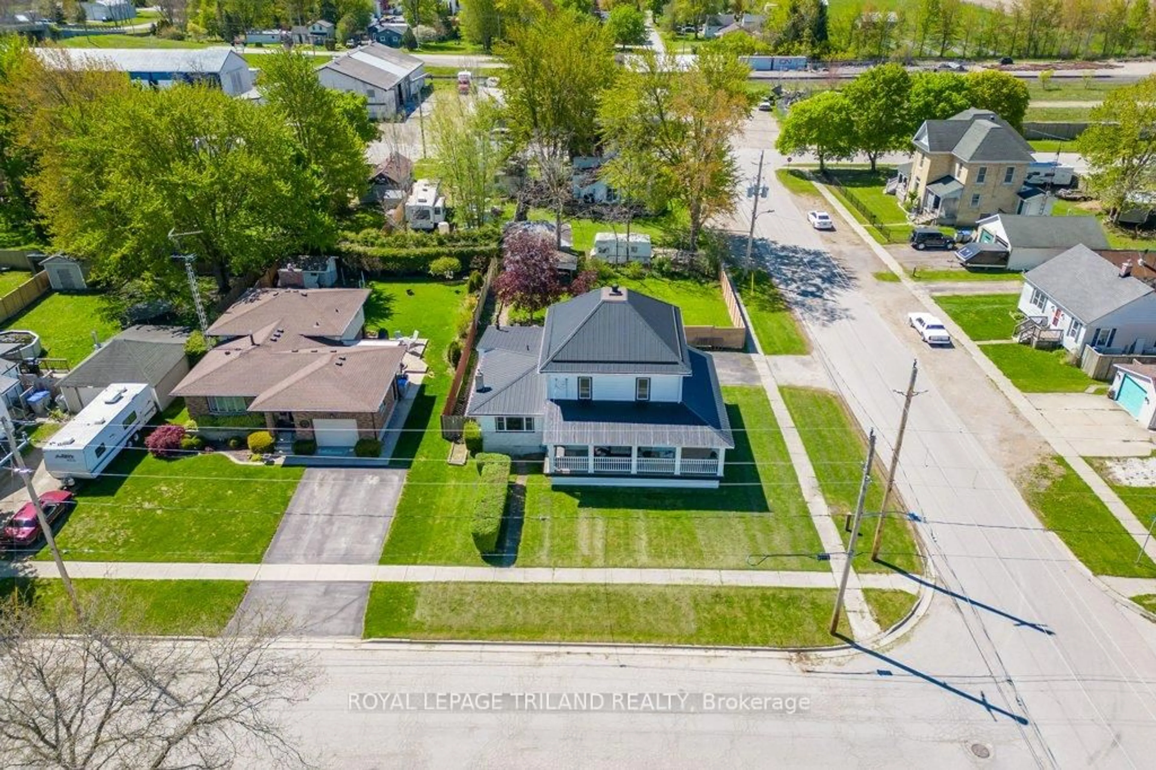A pic from outside/outdoor area/front of a property/back of a property/a pic from drone, street for 311 Warwick St, Warwick Ontario N0M 2S0