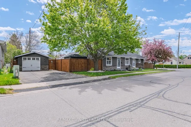 36 Crandell Ave, Brantford 3