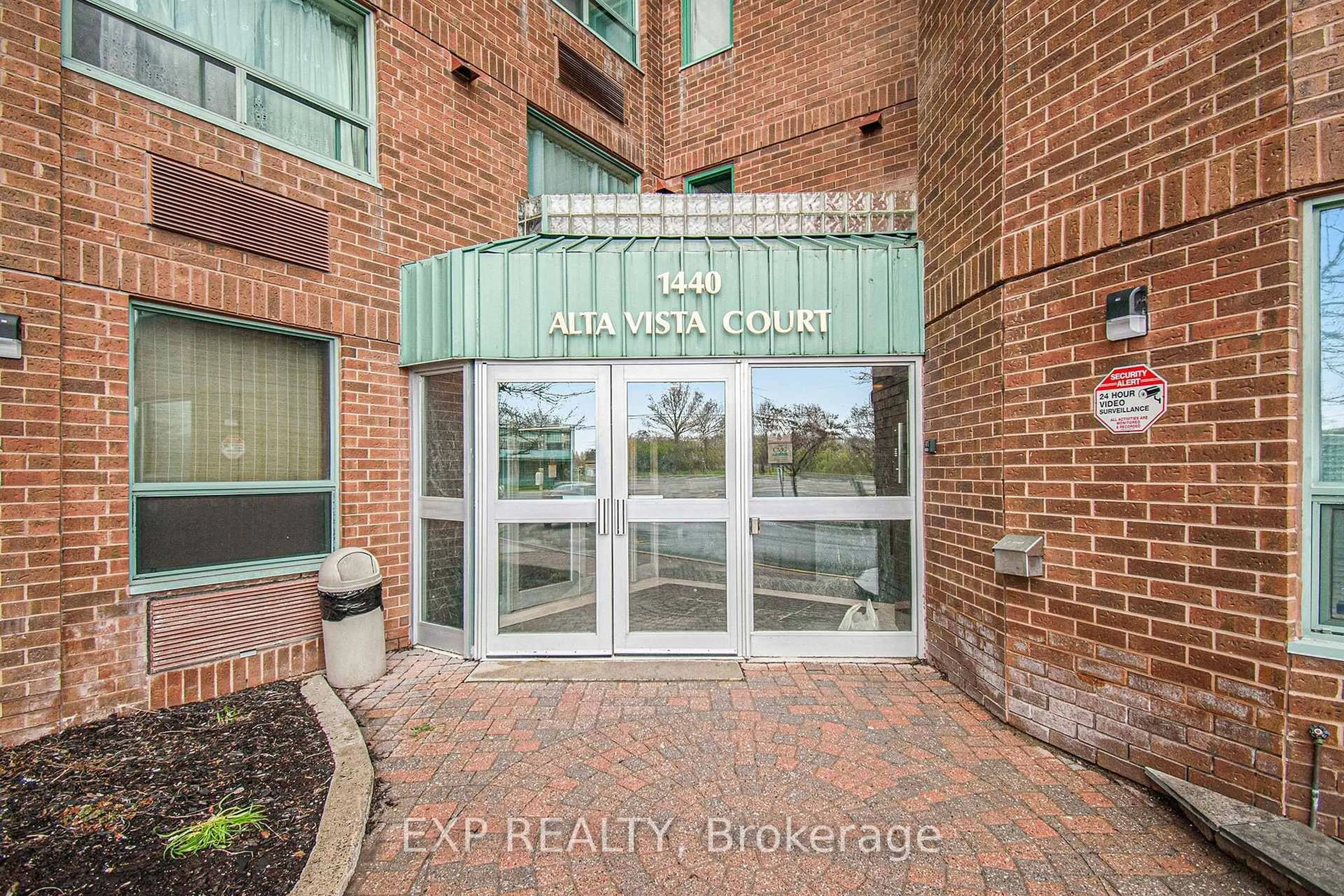 Indoor entryway for 1440 Heron Rd #312, Ottawa Ontario K1V 0X2