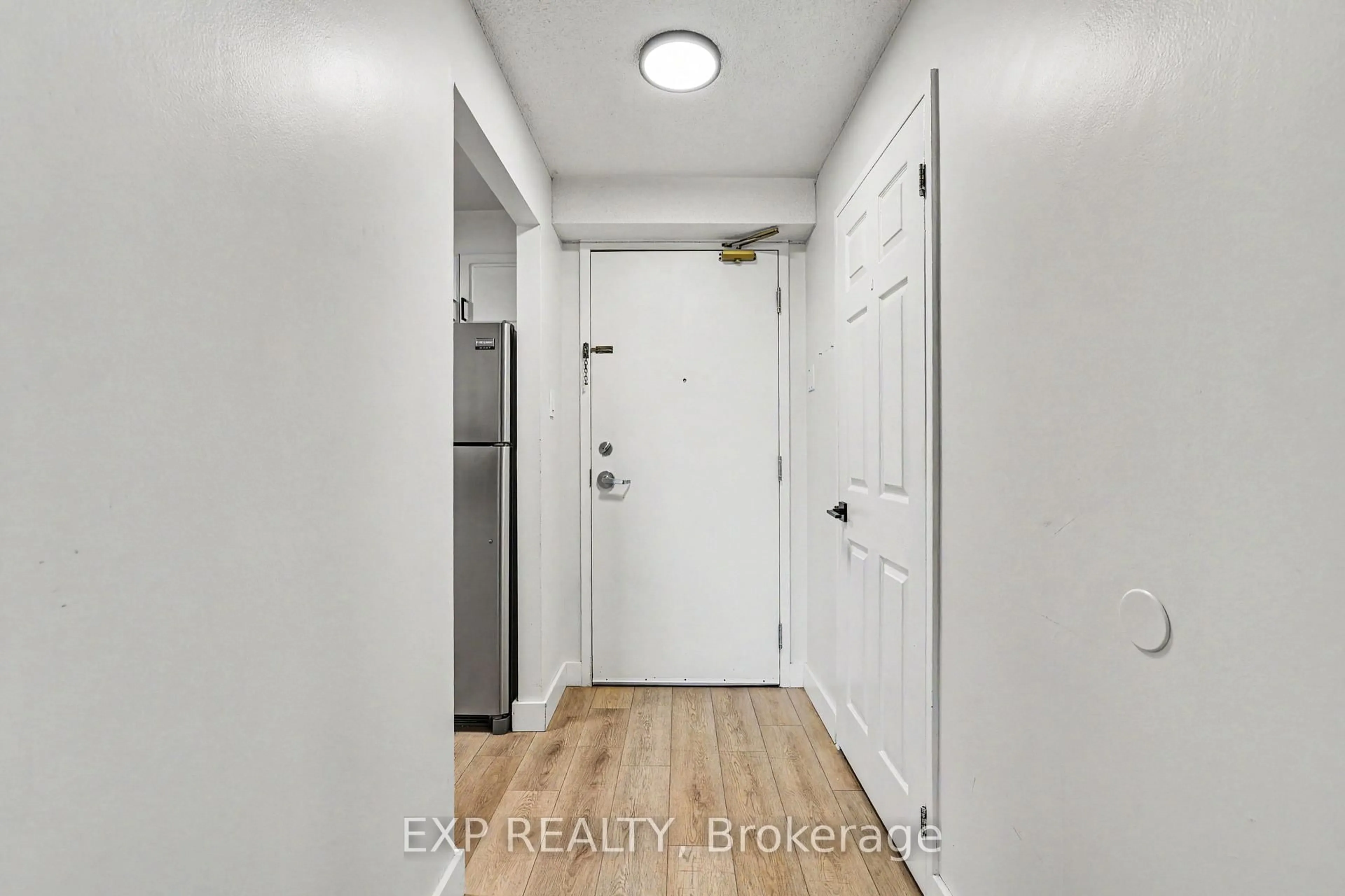 Indoor entryway for 1440 Heron Rd #312, Ottawa Ontario K1V 0X2