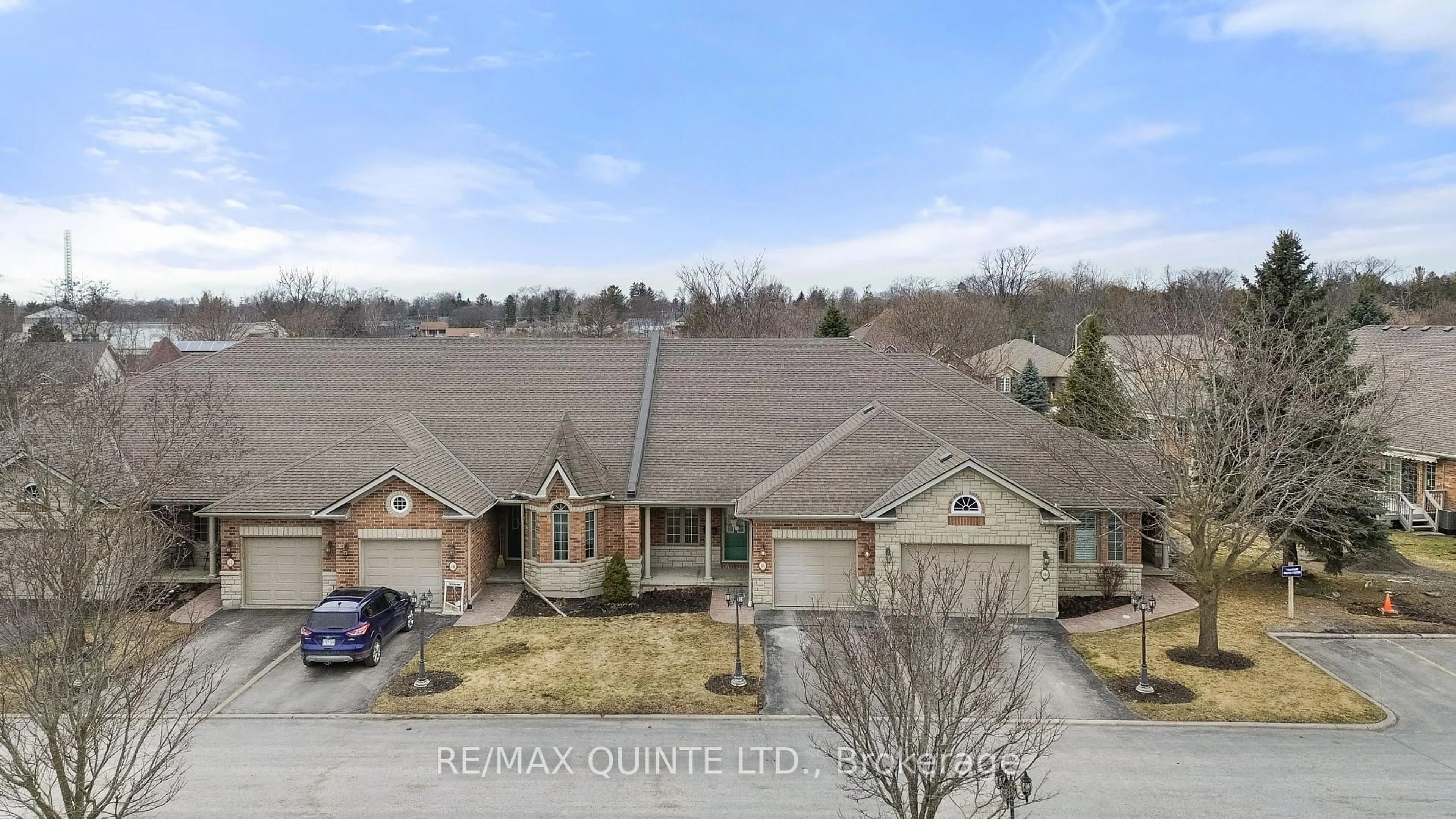 A pic from outside/outdoor area/front of a property/back of a property/a pic from drone, unknown for 25 Heartwood Dr #16, Belleville Ontario K8P 5M2