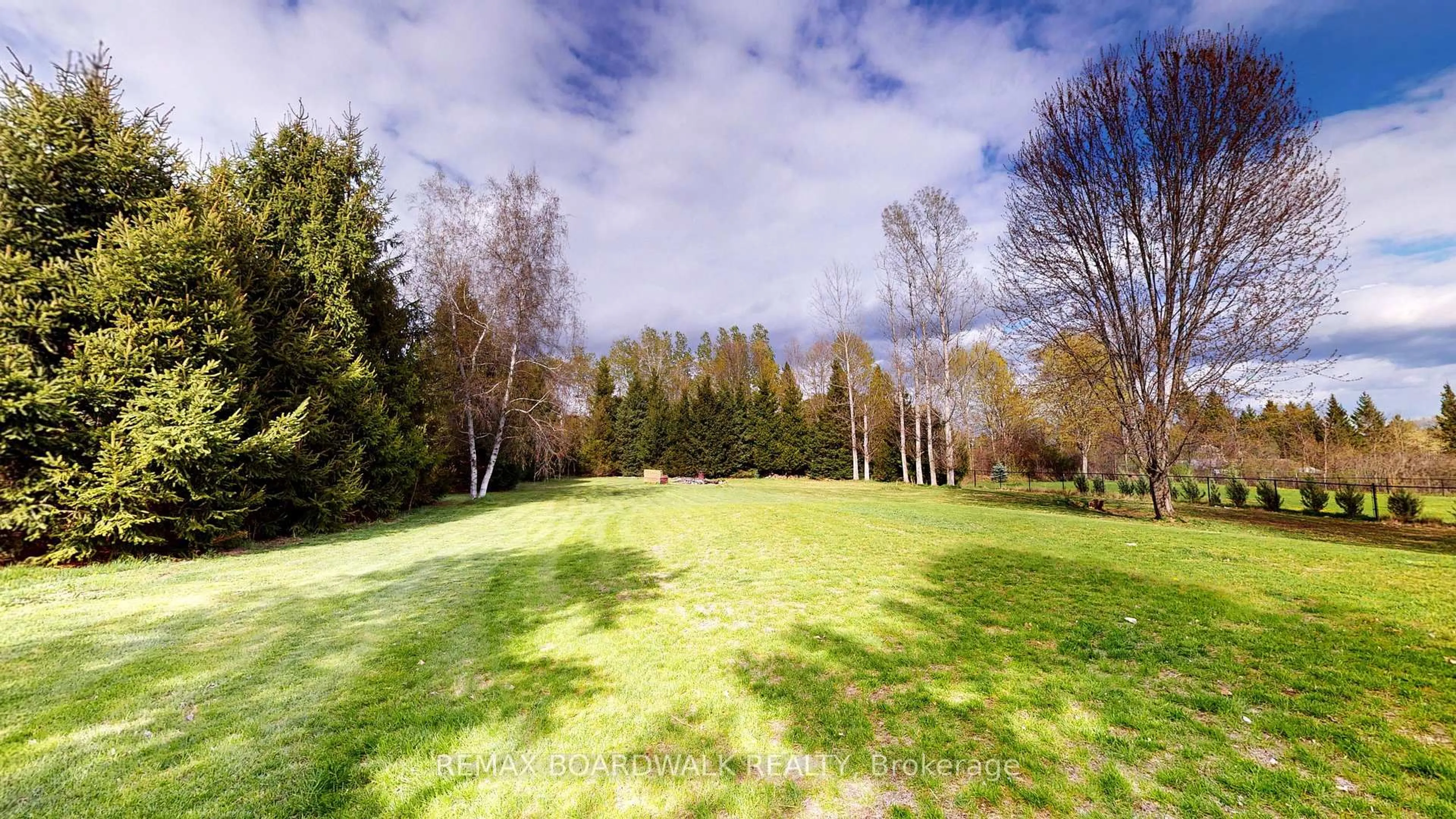 A pic from outside/outdoor area/front of a property/back of a property/a pic from drone, forest/trees view for 7 Meadowview Dr, North Grenville Ontario K0G 1T0