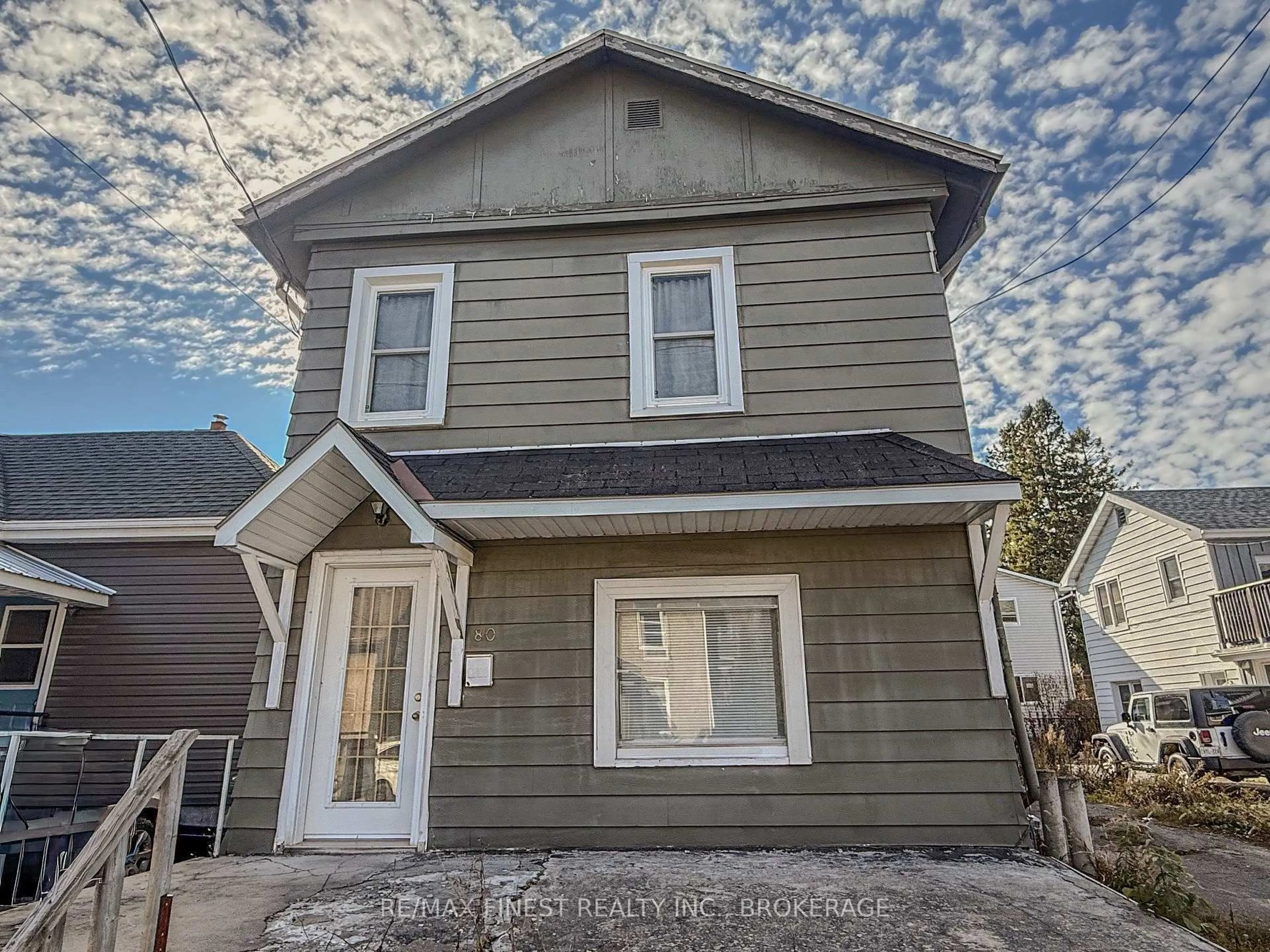 Home with vinyl exterior material, street for 80 MAIN St, Kingston Ontario K7K 3Y8