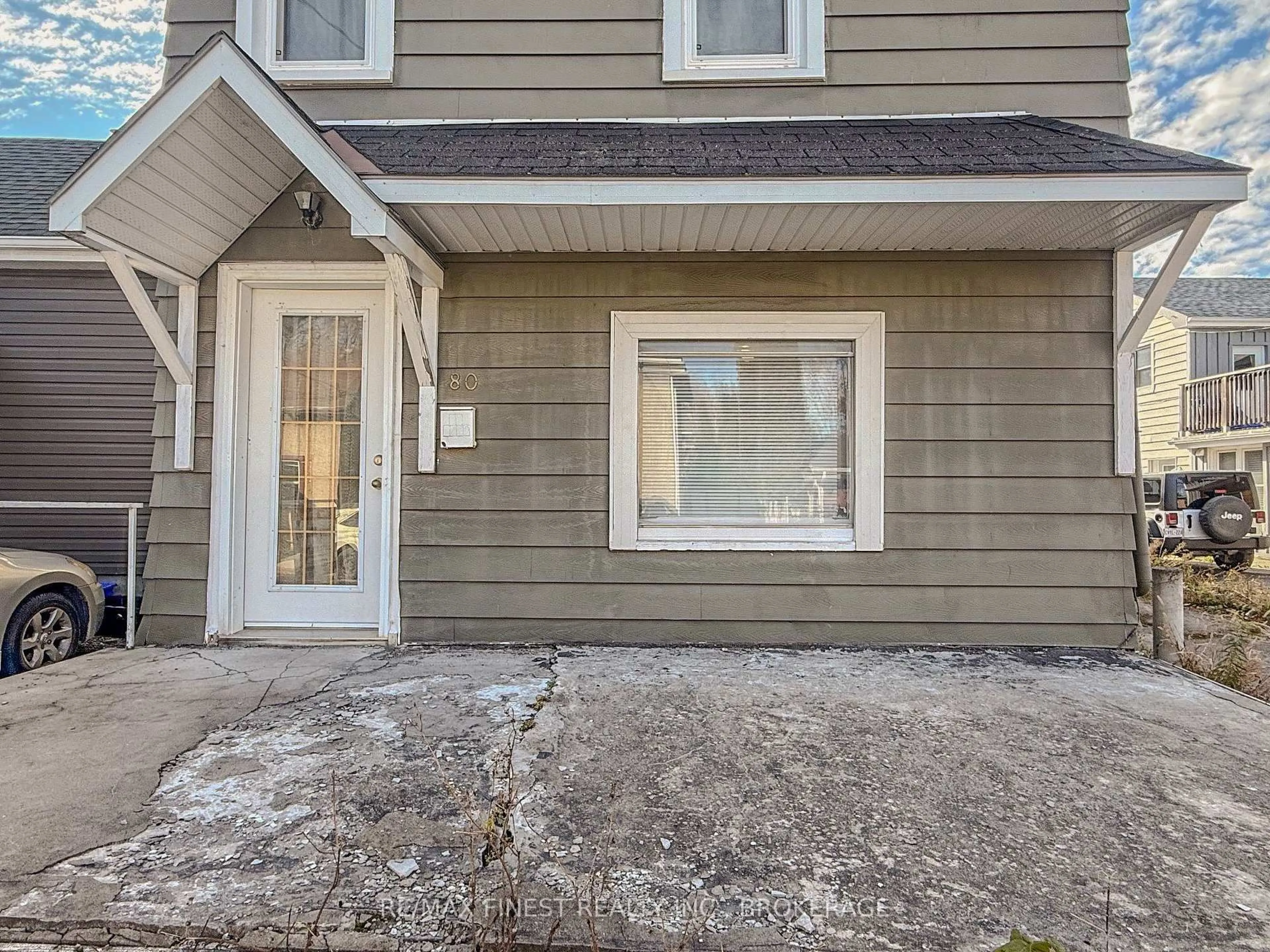 Home with vinyl exterior material, street for 80 MAIN St, Kingston Ontario K7K 3Y8