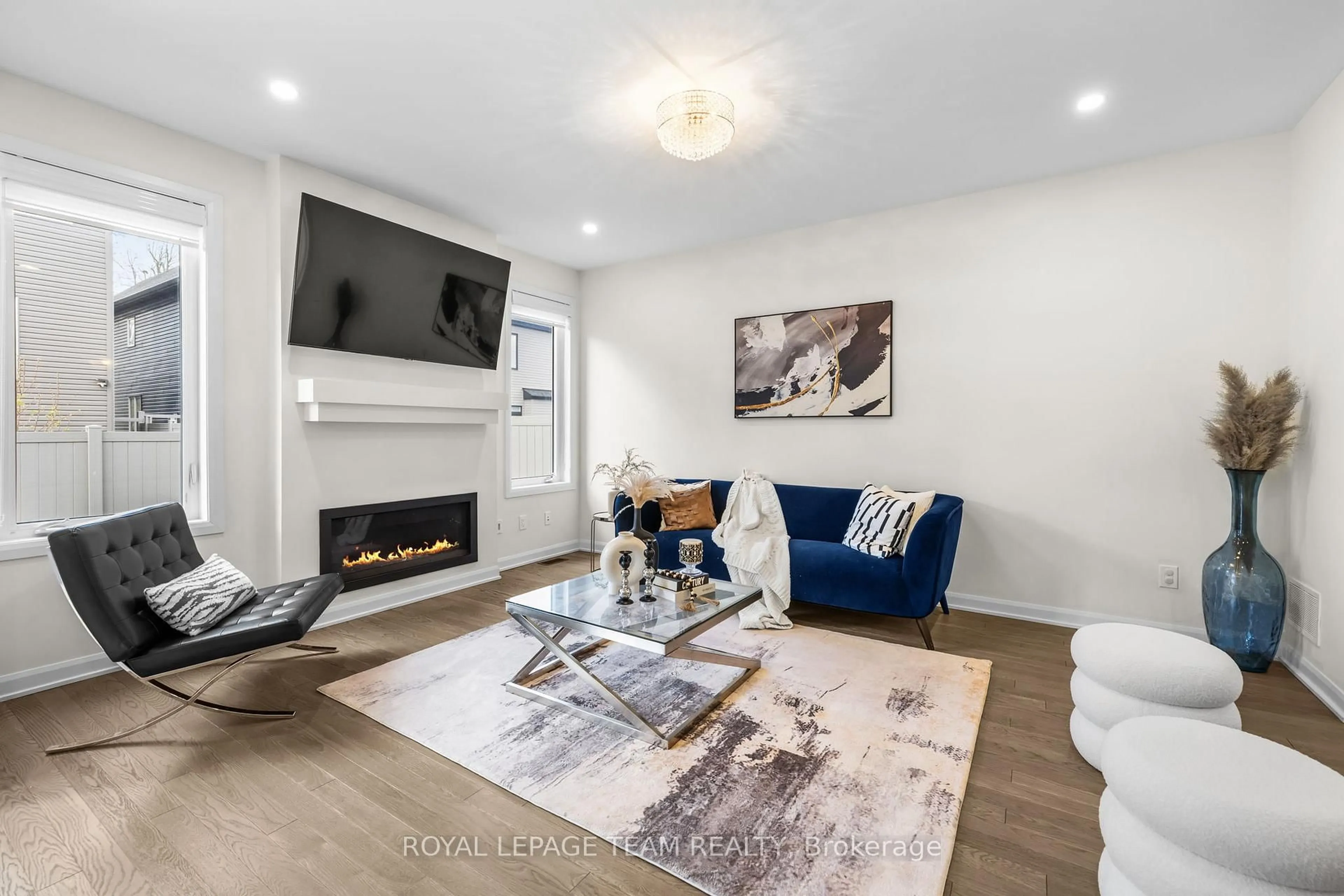 Living room with furniture, unknown for 800 Cappamore Dr, Ottawa Ontario K2J 6V6