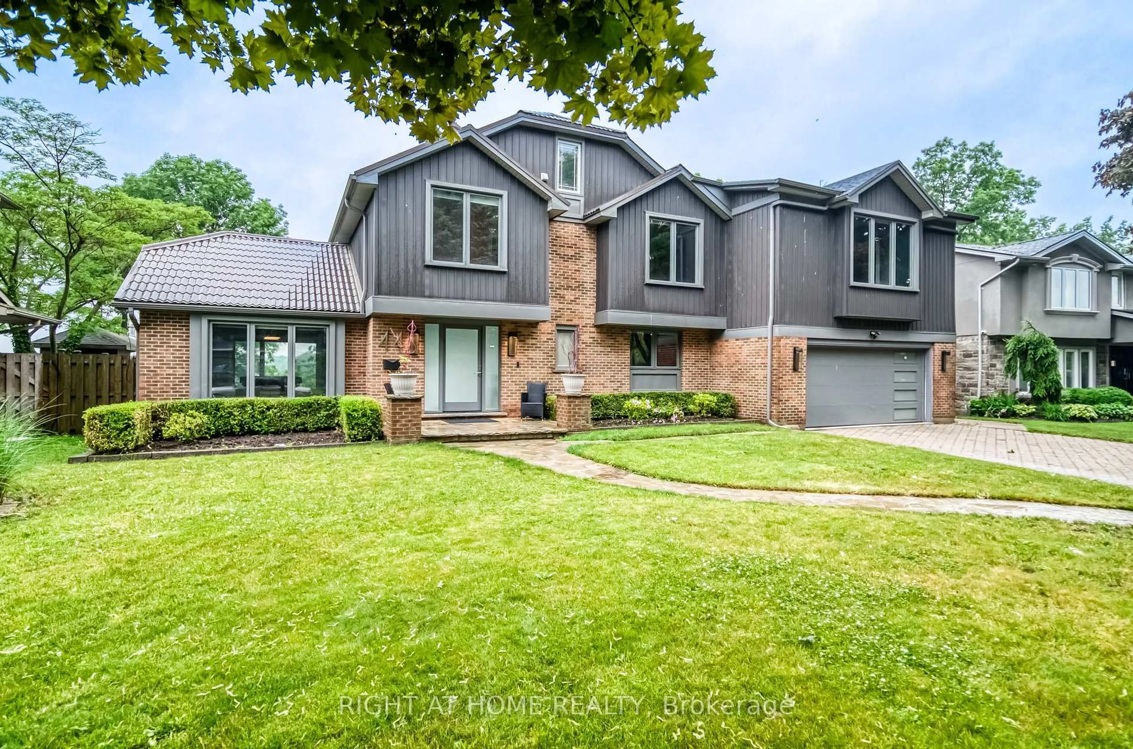 Home with brick exterior material, street for 44 Royal Henley Blvd, St. Catharines Ontario L2N 4S1