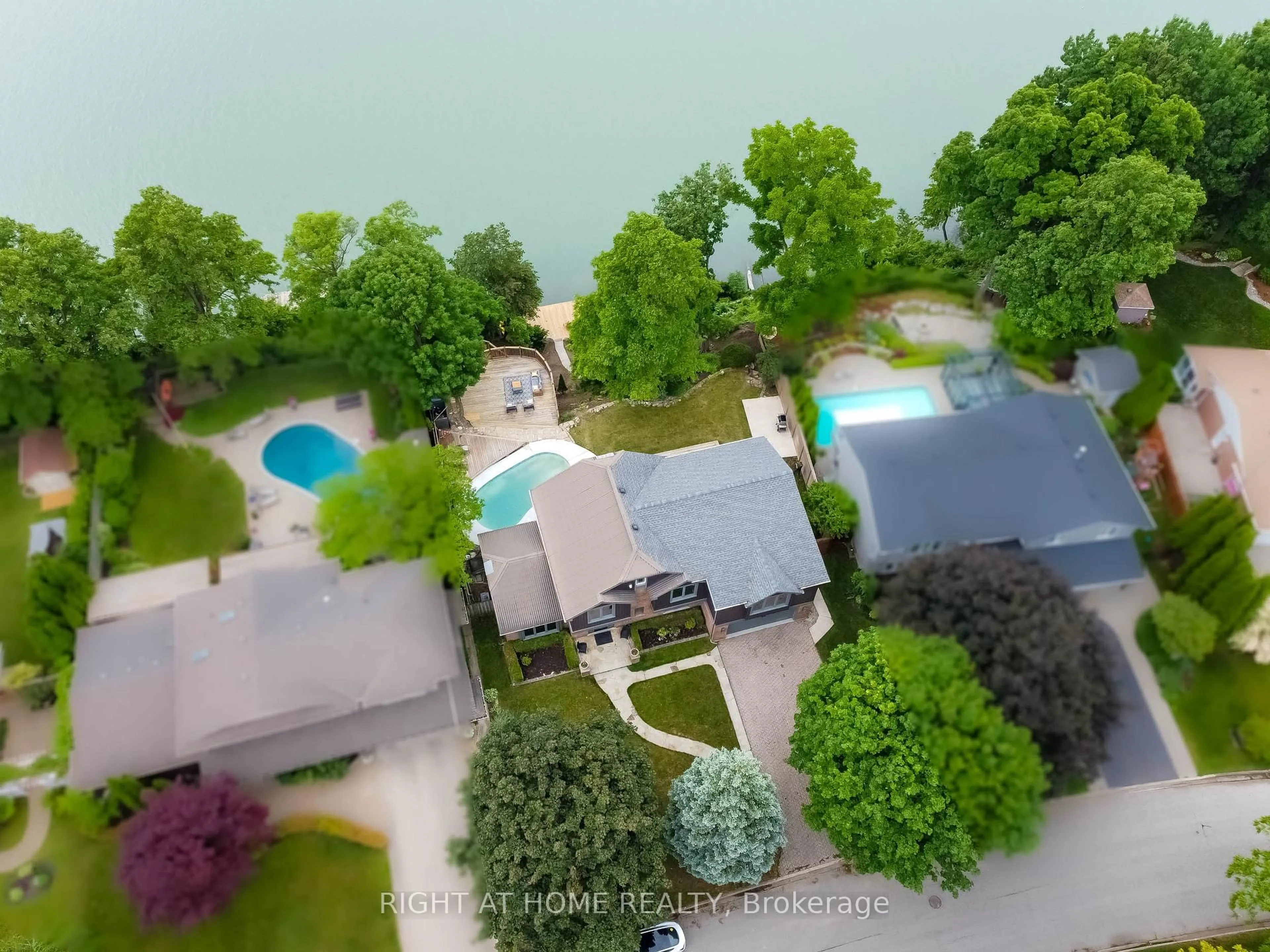 A pic from outside/outdoor area/front of a property/back of a property/a pic from drone, water/lake/river/ocean view for 44 Royal Henley Blvd, St. Catharines Ontario L2N 4S1