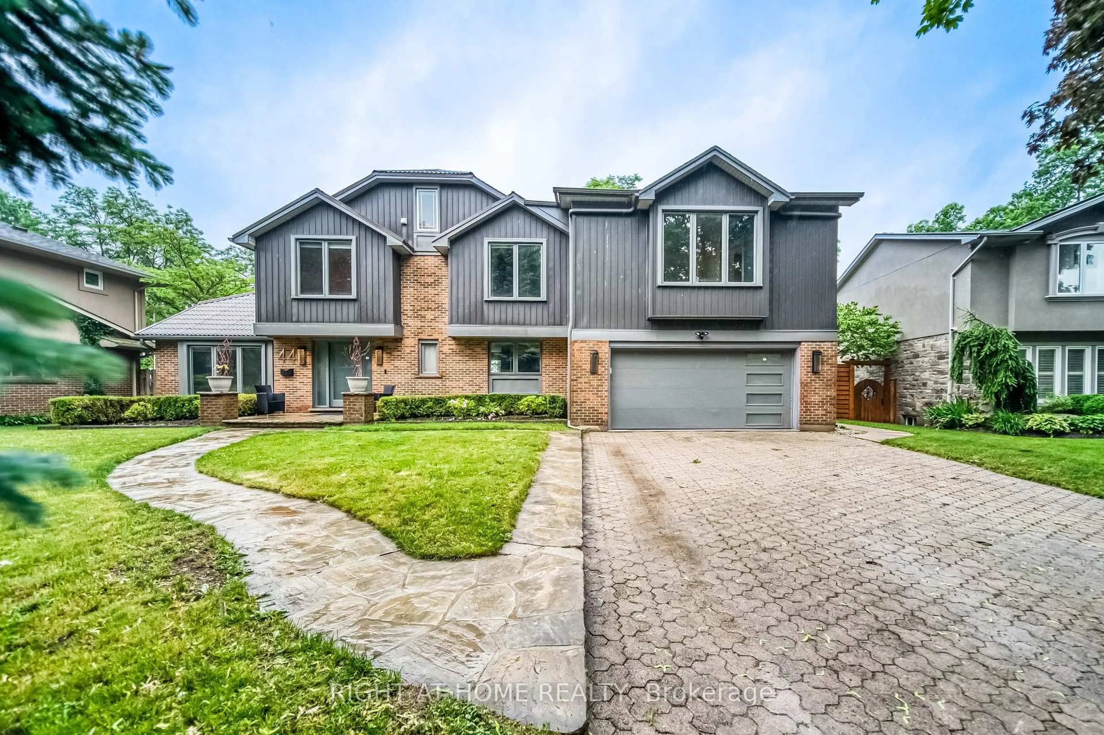 Home with brick exterior material, street for 44 Royal Henley Blvd, St. Catharines Ontario L2N 4S1