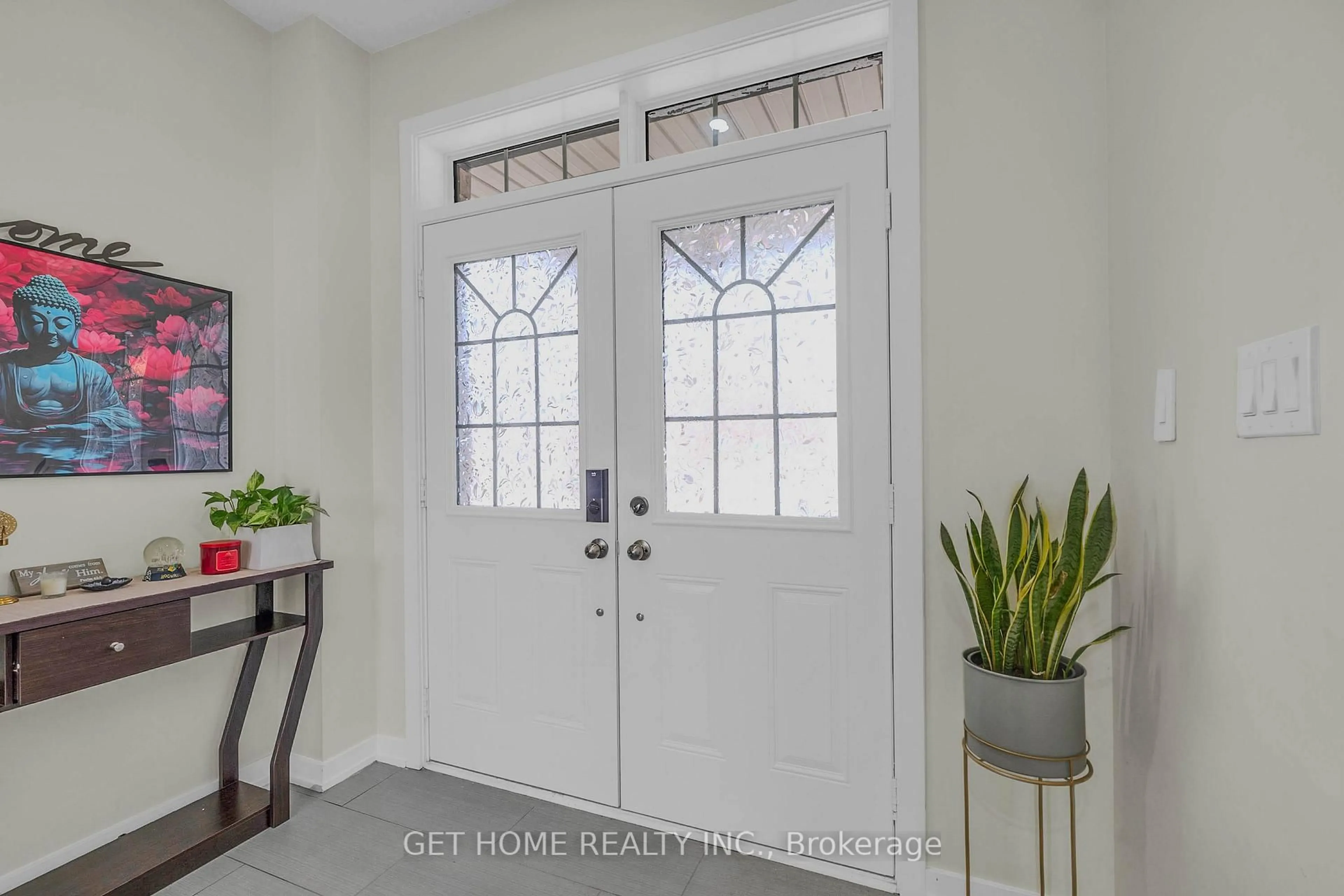 Indoor entryway for 22 Kelso Dr, Haldimand Ontario N3W 0B7