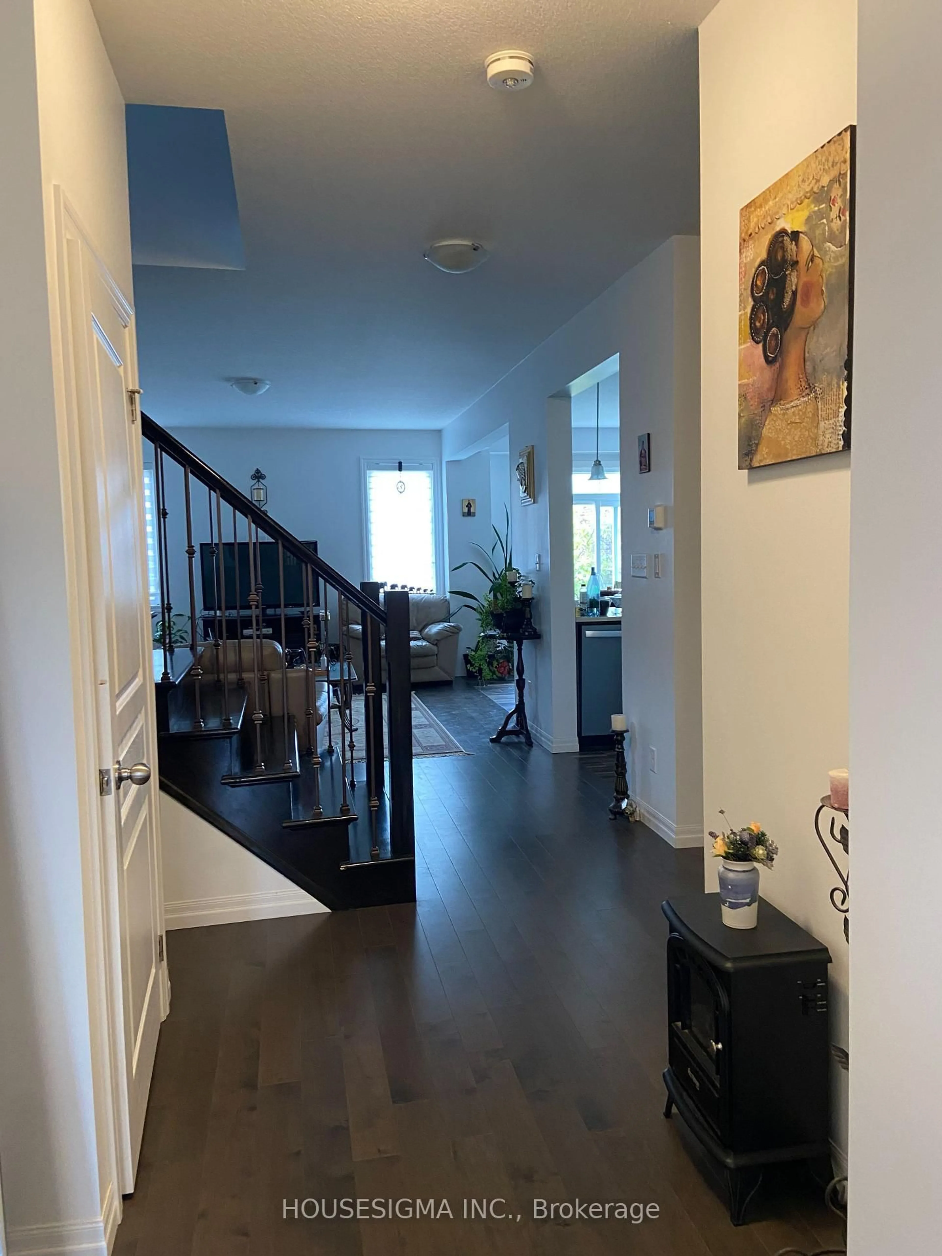 Indoor foyer for 348 Freure Dr, Cambridge Ontario N1S 0B5