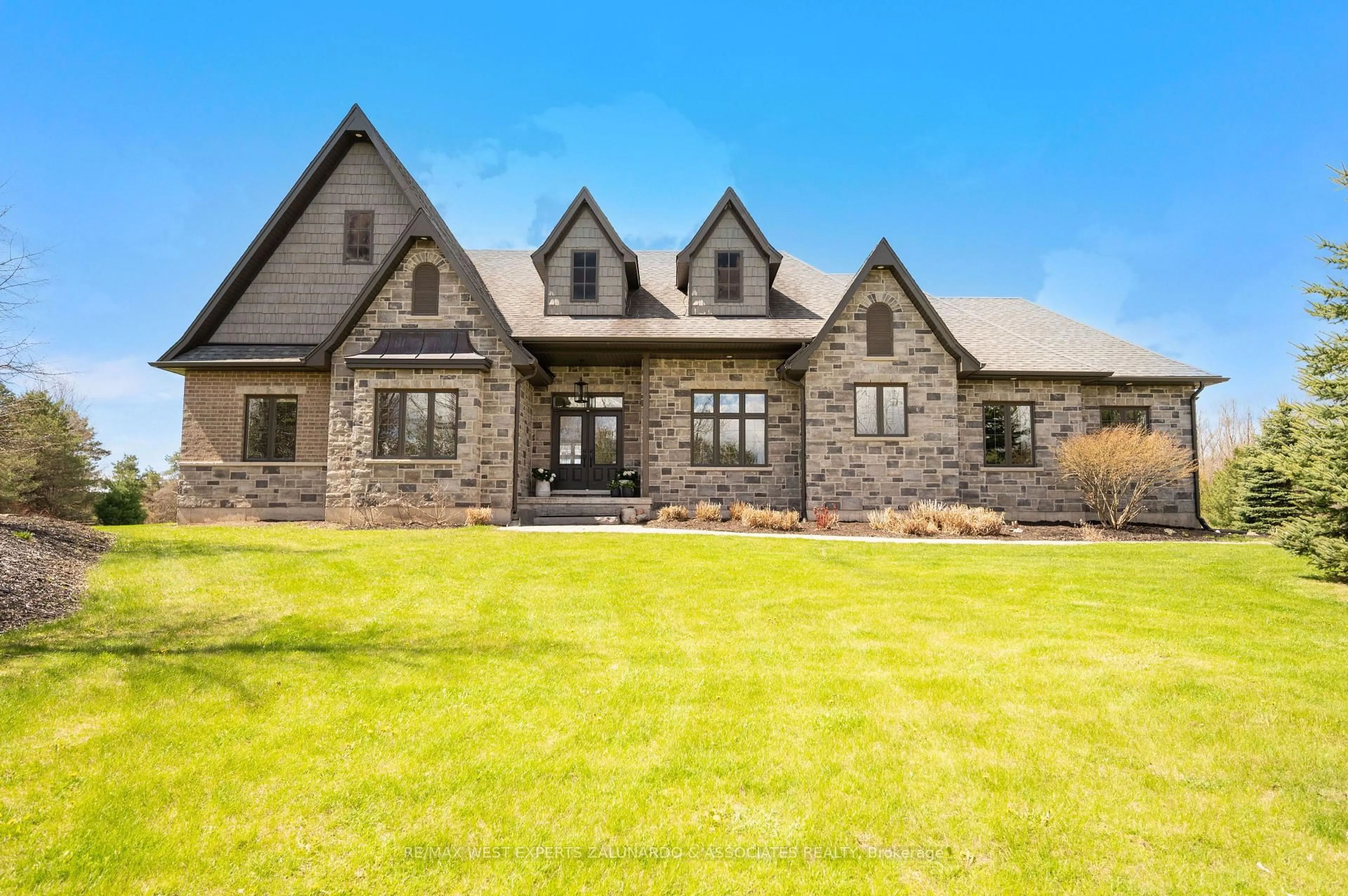 Home with brick exterior material, unknown for 5840 Tenth Line, Erin Ontario N0B 1T0