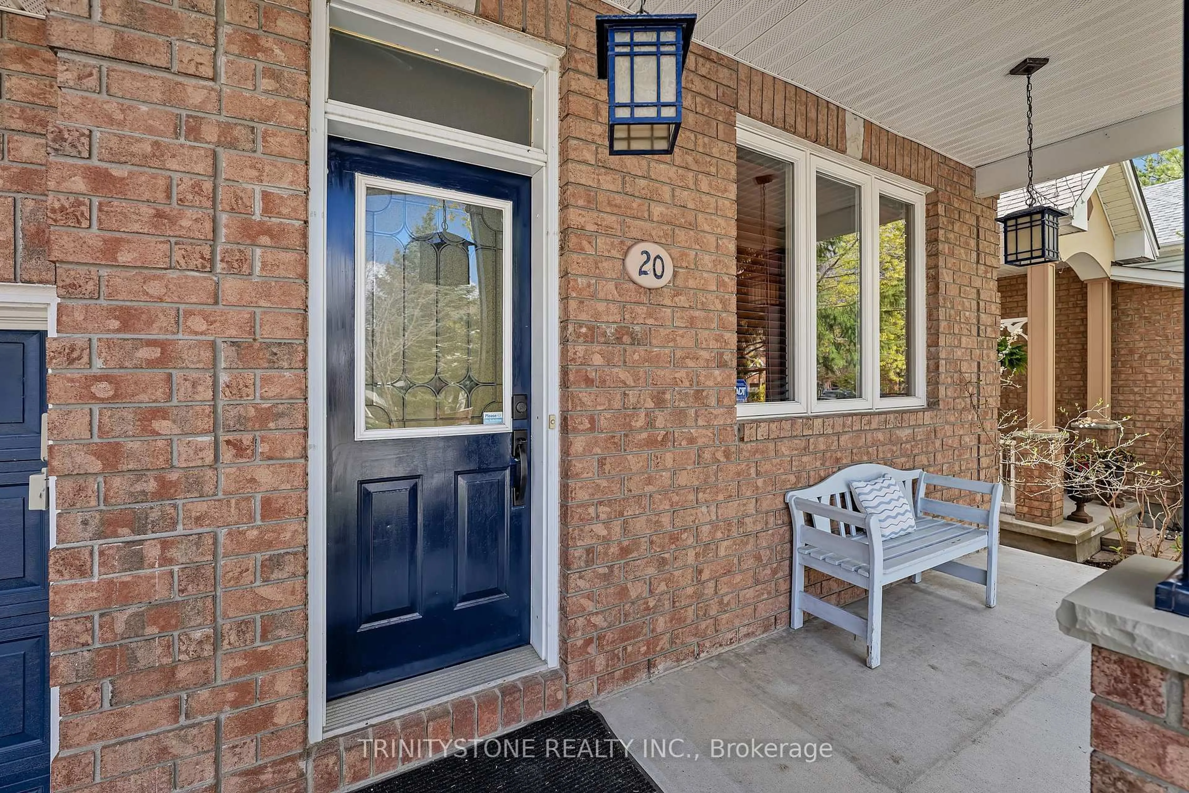 Indoor entryway for 20 Birkendale Dr, Kanata Ontario K2K 2X6