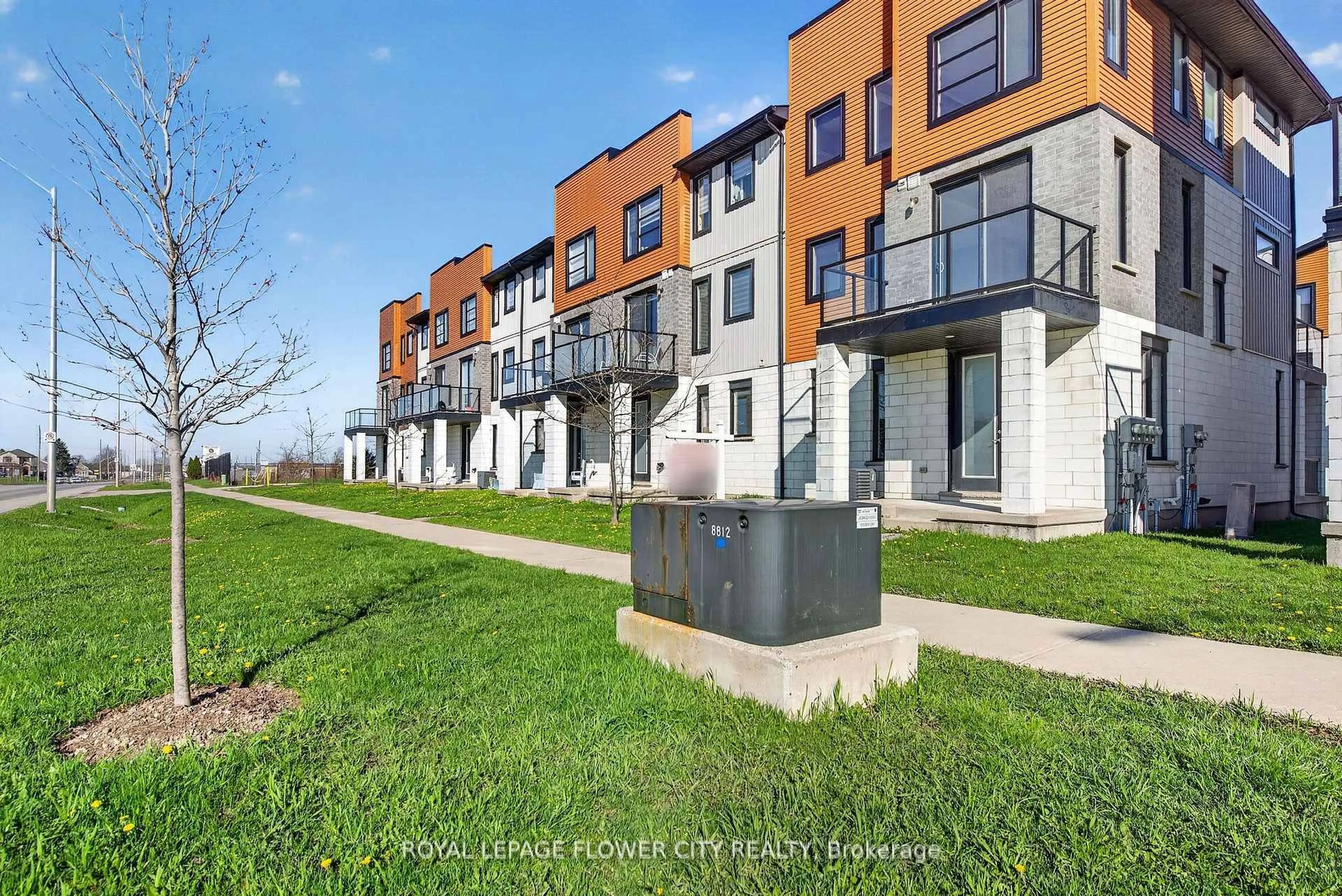 A pic from outside/outdoor area/front of a property/back of a property/a pic from drone, street for 923 Sarnia Rd, London North Ontario N6H 5J9