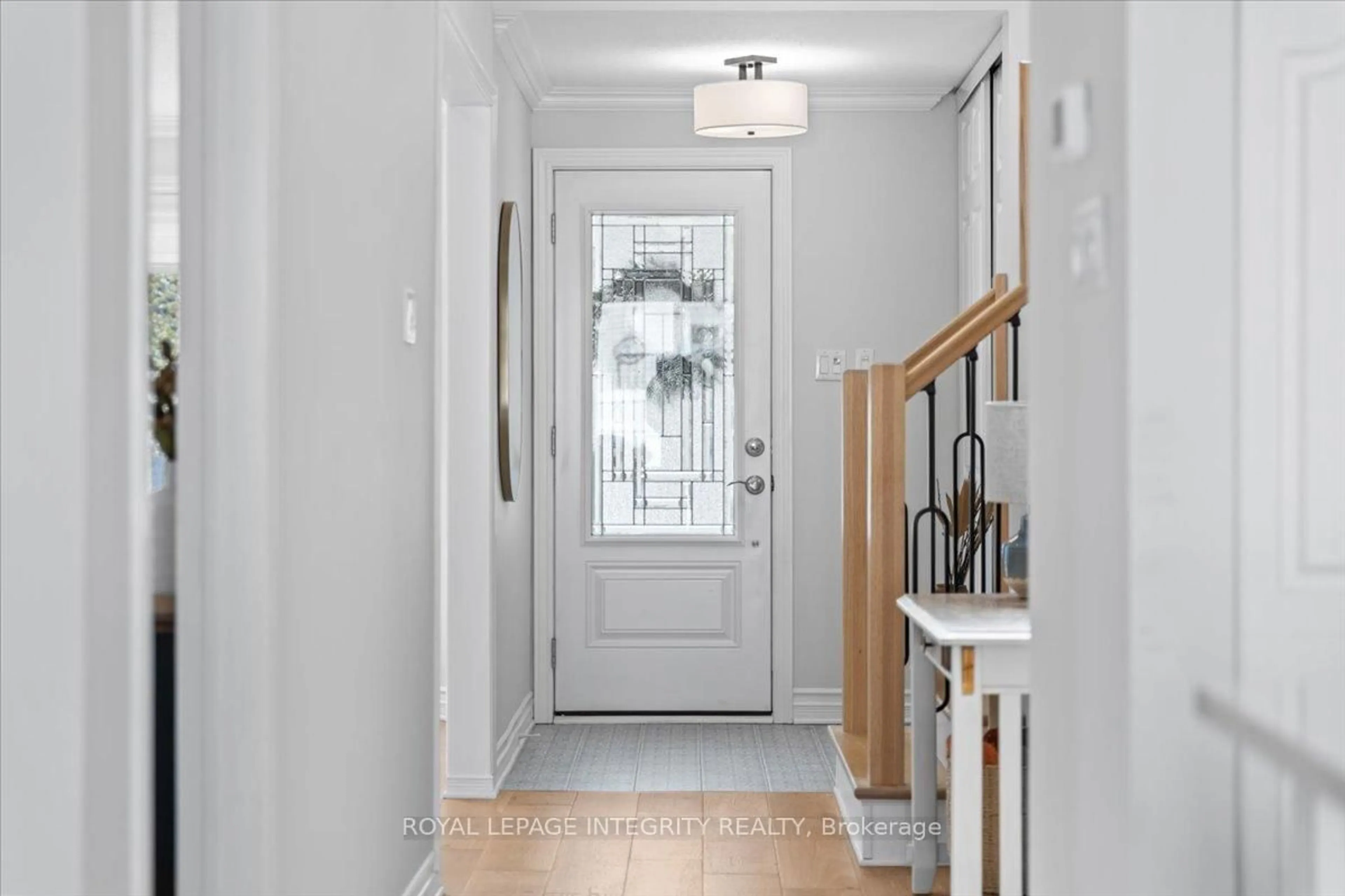 Indoor entryway for 1749 Bellechasse Pl, Ottawa Ontario K1C 6W8