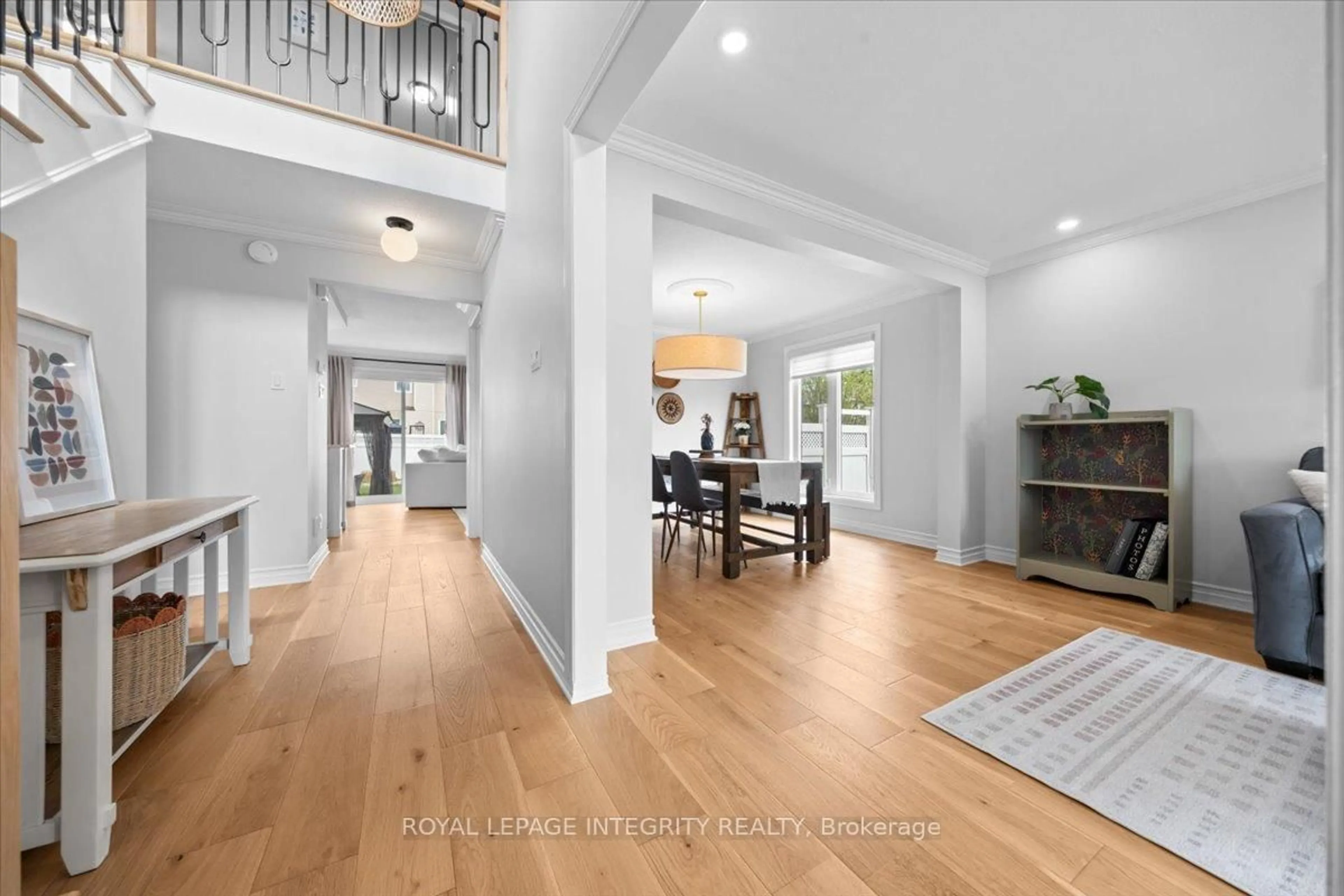 Indoor entryway for 1749 Bellechasse Pl, Ottawa Ontario K1C 6W8