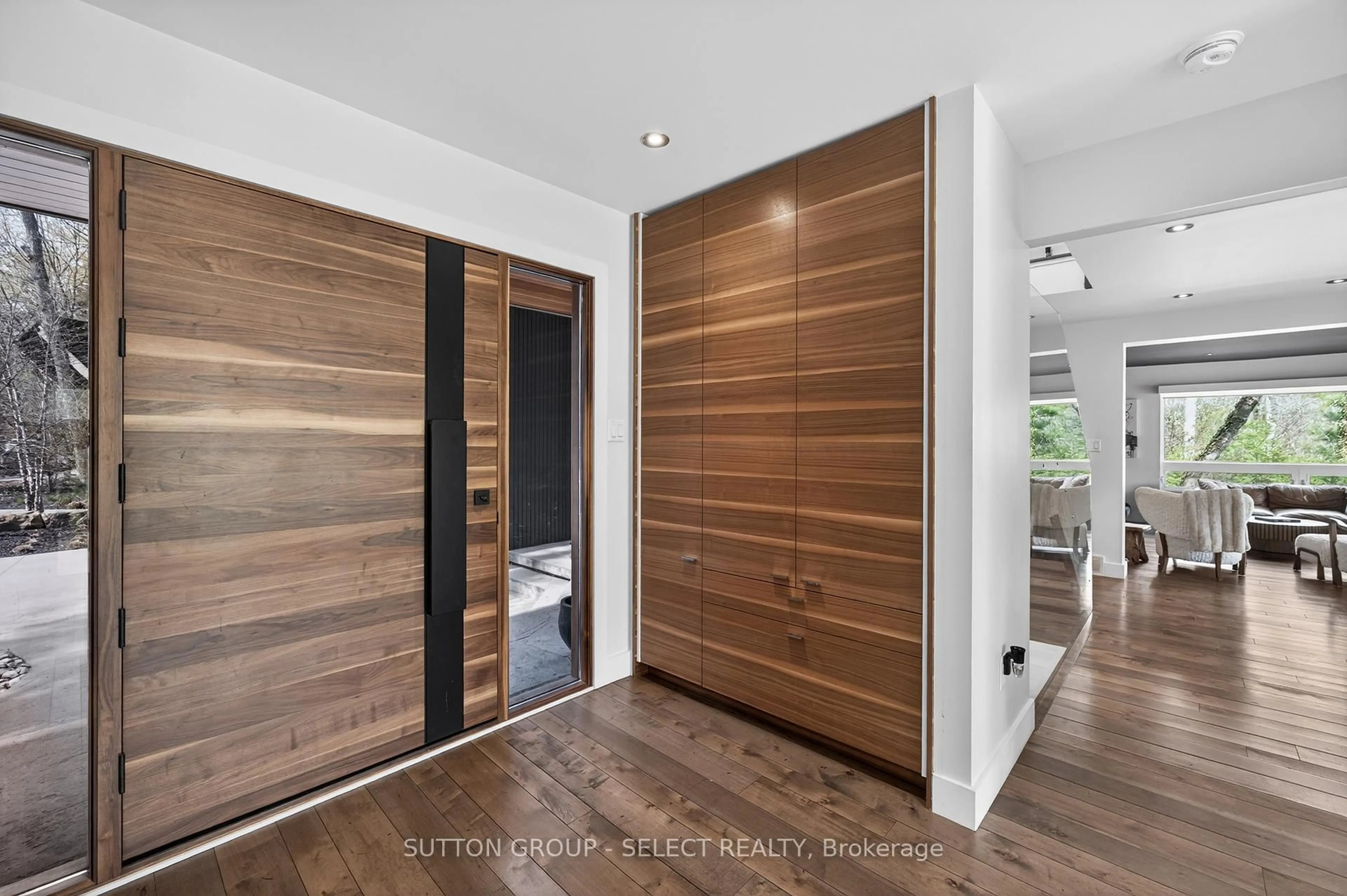 Indoor entryway for 45 Blackburn Cres, Middlesex Centre Ontario N0L 1R0