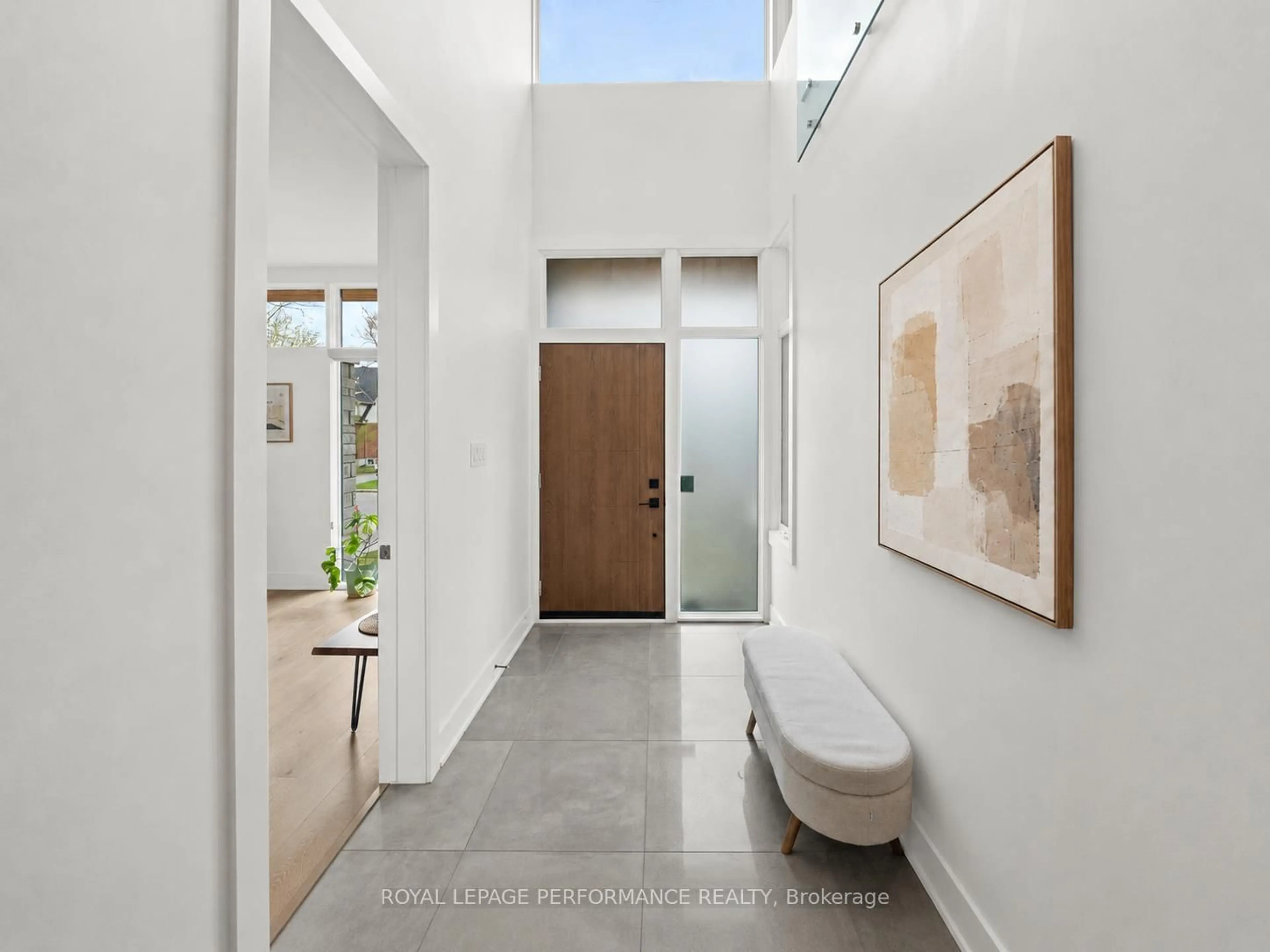 Indoor entryway for 505 WINDERMERE Ave, Ottawa Ontario K2A 2W3