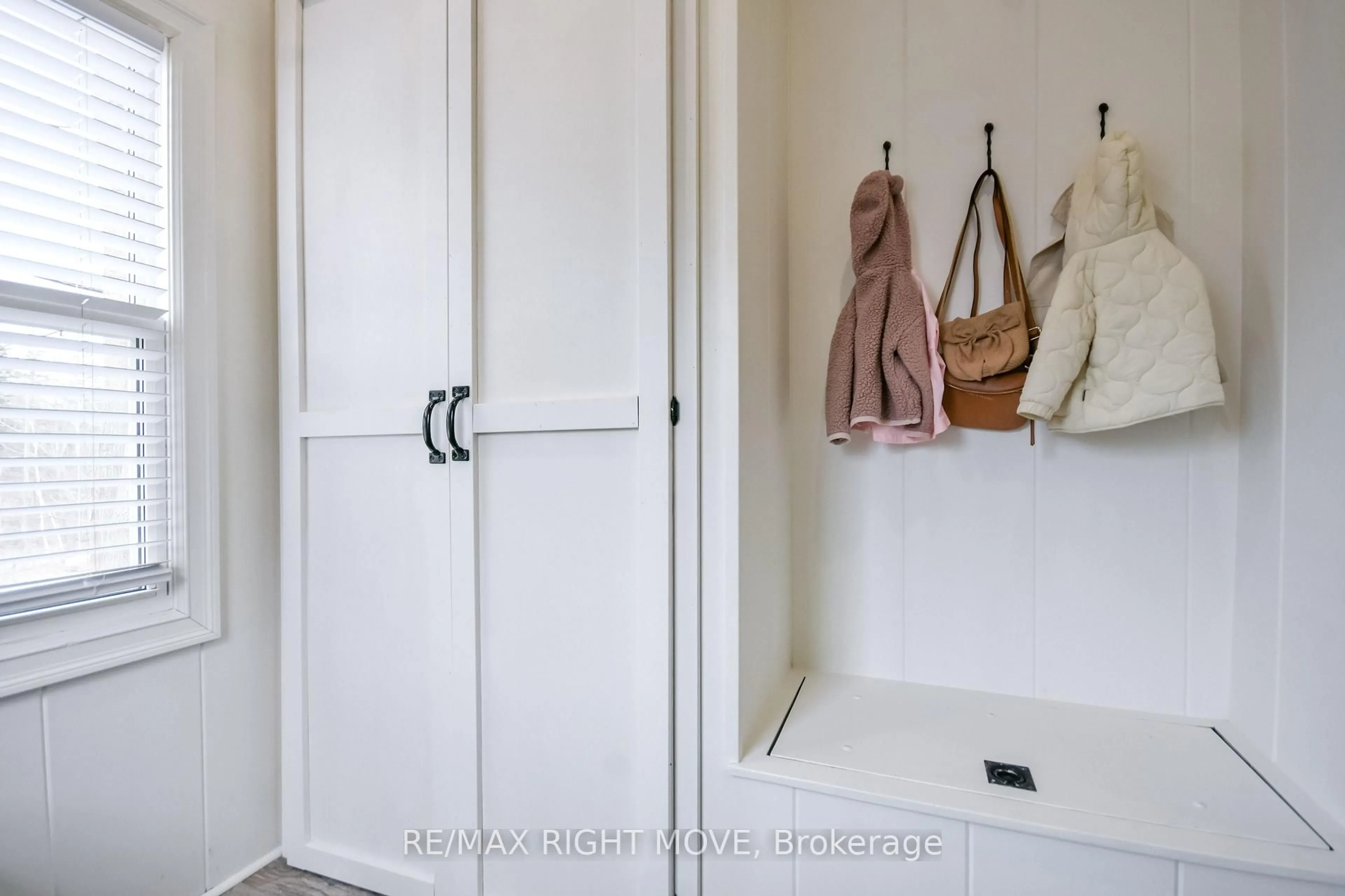 Storage room or clothes room or walk-in closet for 203 MUSQUASH Rd, Gravenhurst Ontario P1P 1V2