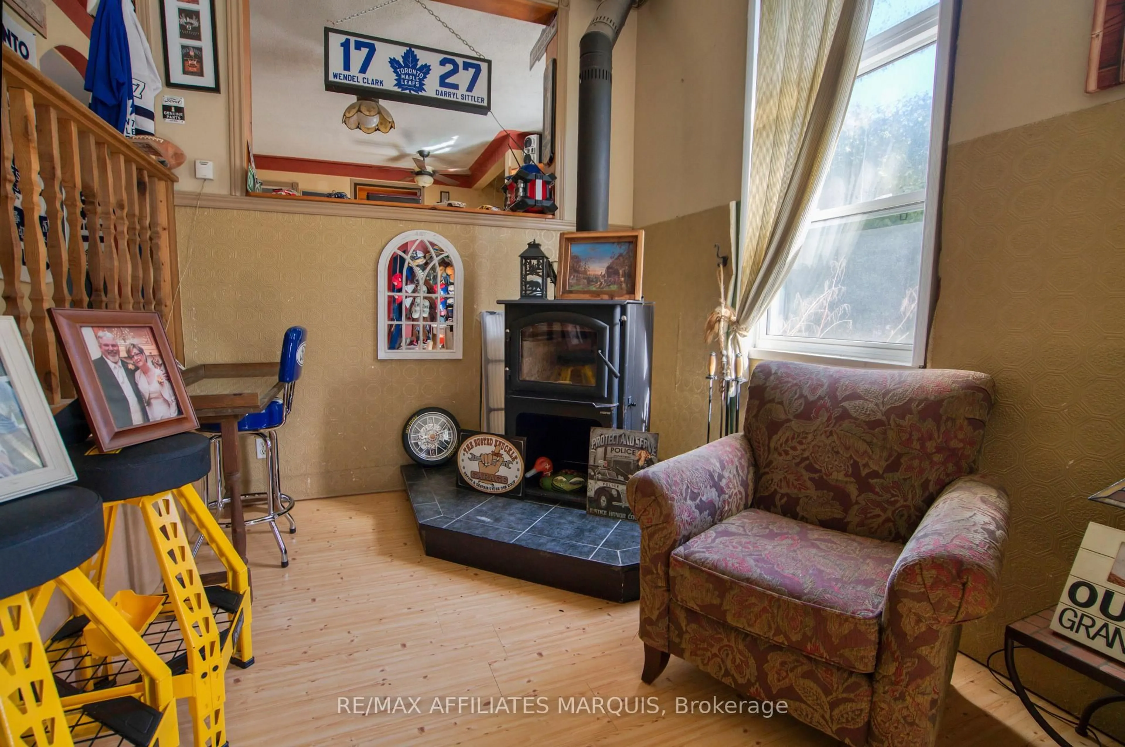 Living room with furniture, unknown for 641 Harper Rd, Perth Ontario K7H 3C9