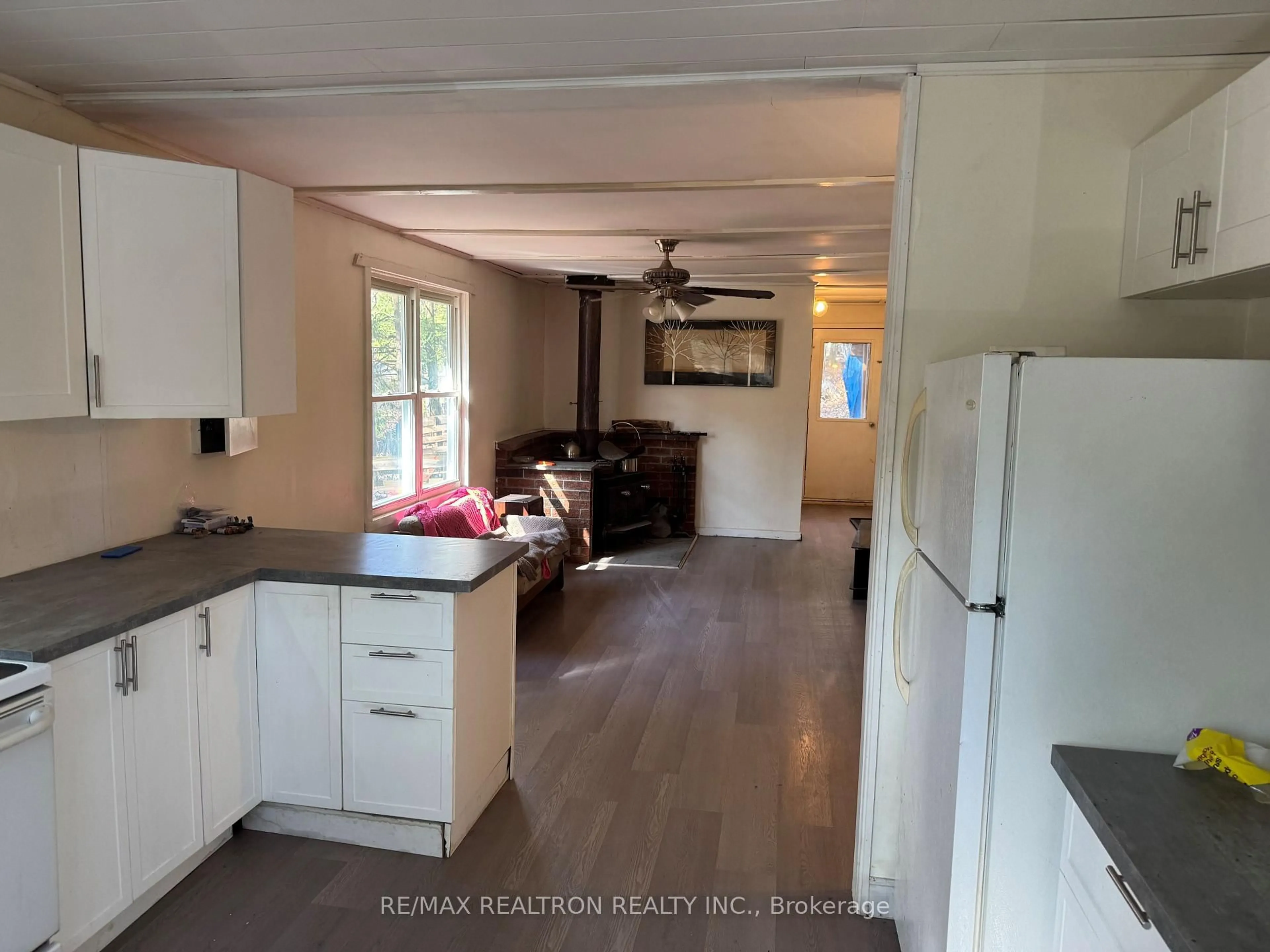 Standard kitchen, unknown for 1080 Four Seasons Rd, Gravenhurst Ontario P0E 1N0