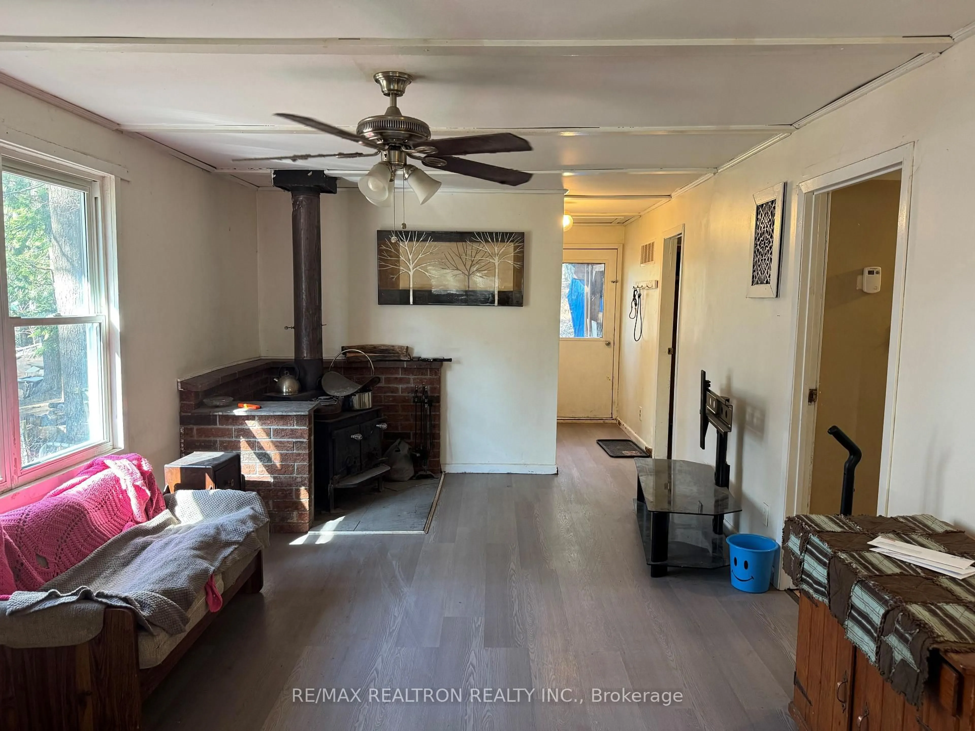 A pic of a room for 1080 Four Seasons Rd, Gravenhurst Ontario P0E 1N0