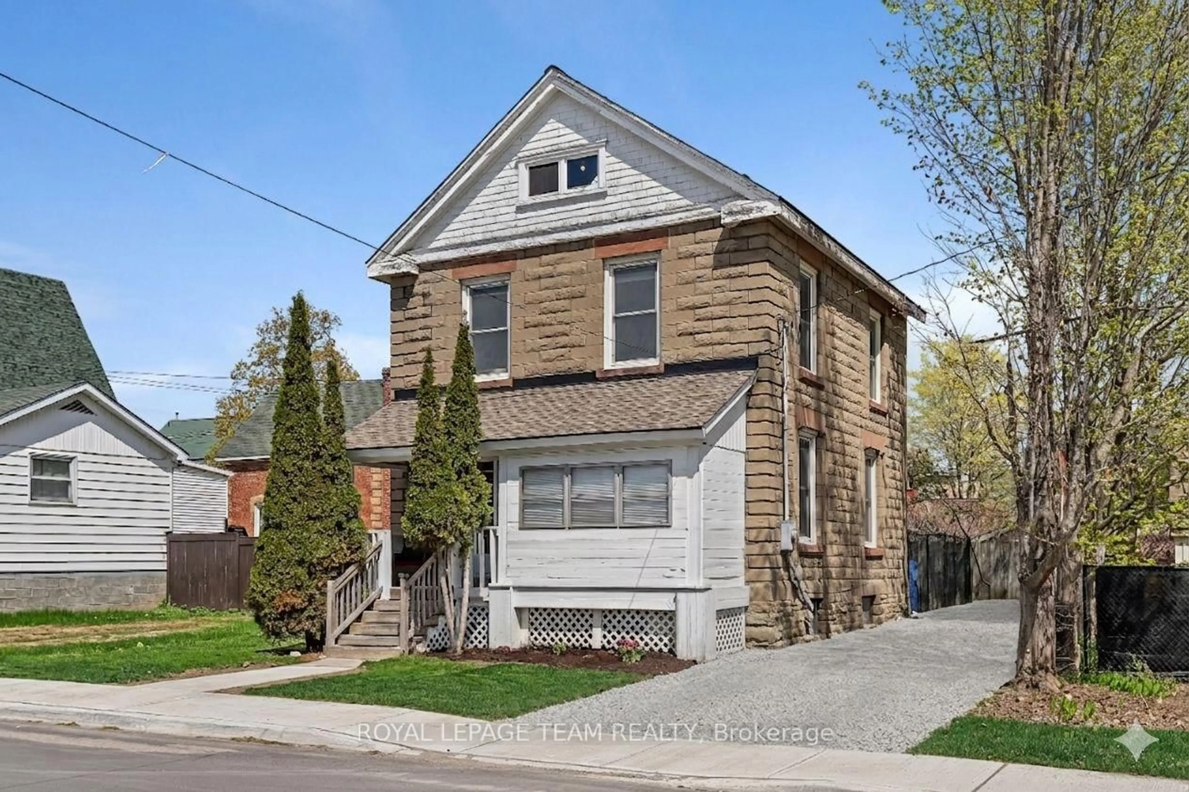 Home with brick exterior material, street for 23 George St, Smiths Falls Ontario K7A 1Y3