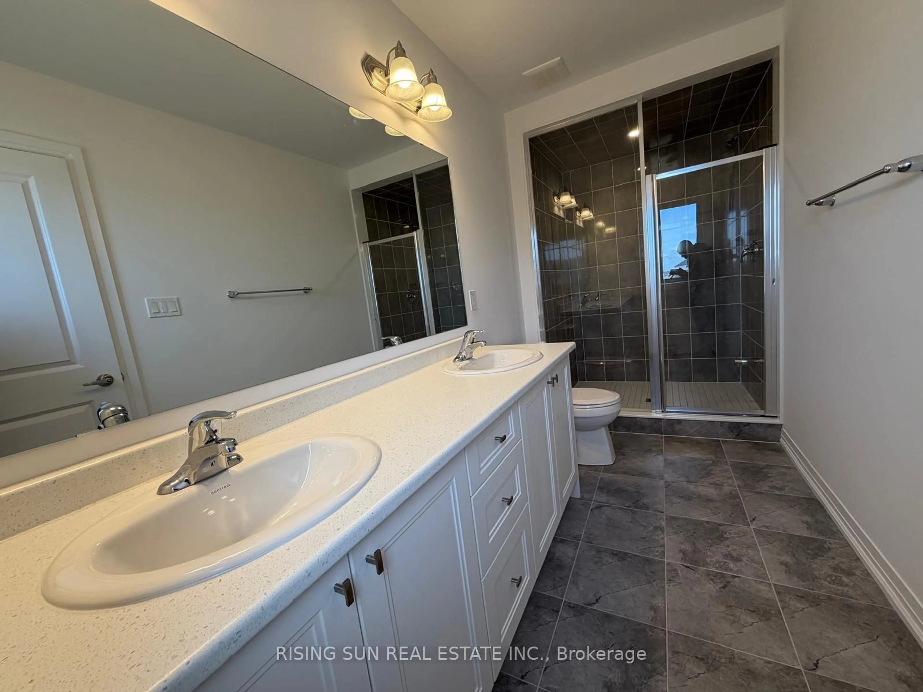 Standard bathroom, ceramic/tile floor for 495 Jack Wilford Way, South-West Oxford Ontario N4S 0G3