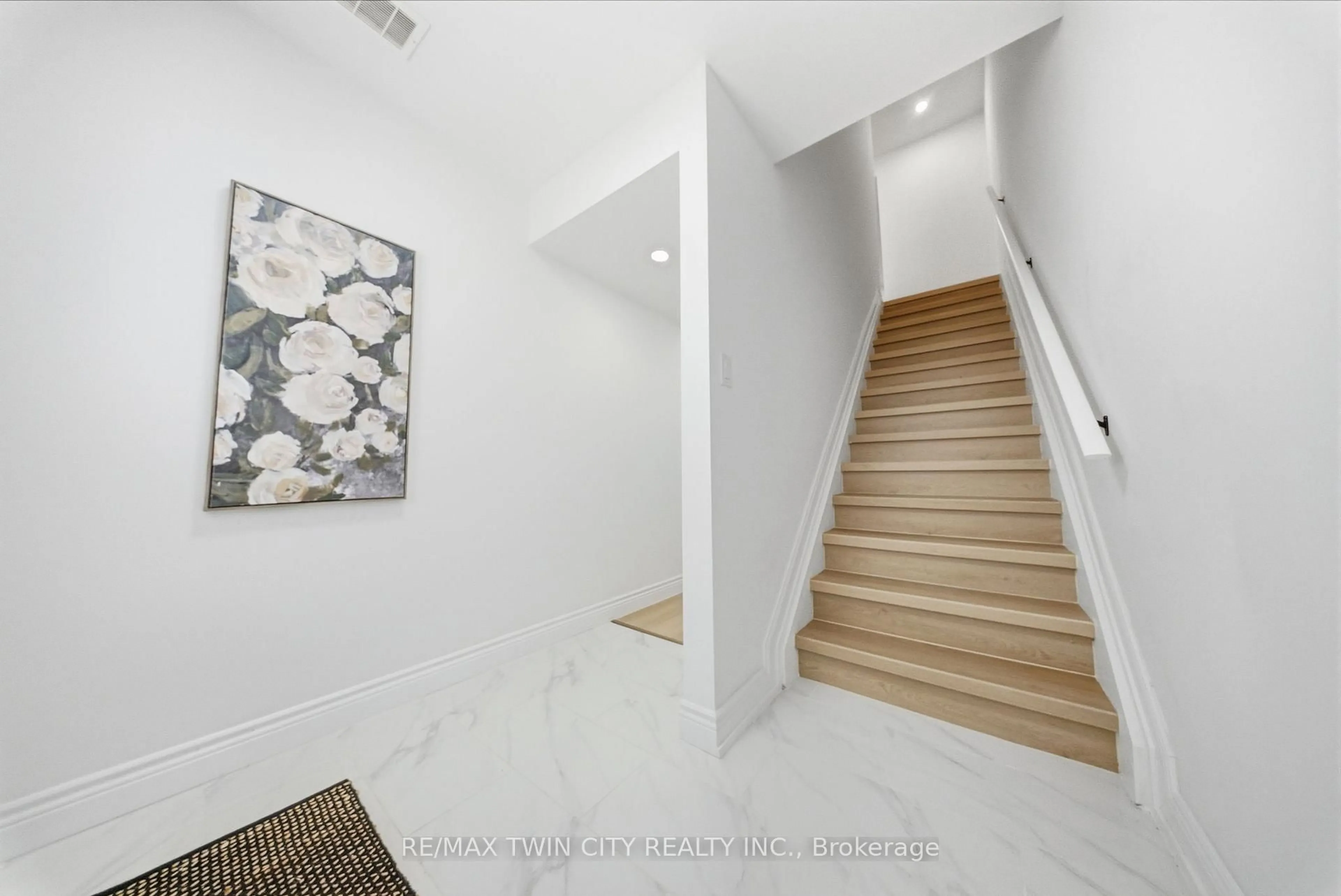 Stairs for 47 Walnut St, Brantford Ontario N3T 1H1