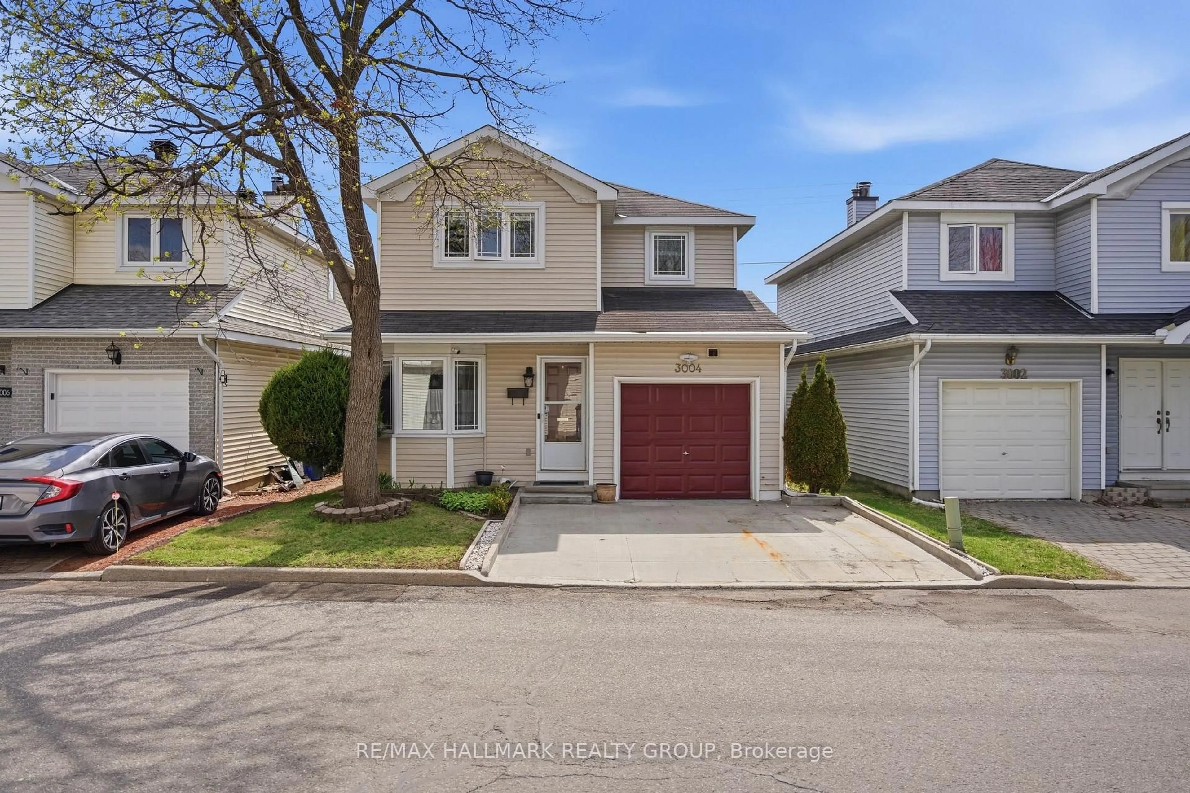 Home with vinyl exterior material, street for 3004 Victoria Heights Cres #33, Ottawa Ontario K1T 3M7
