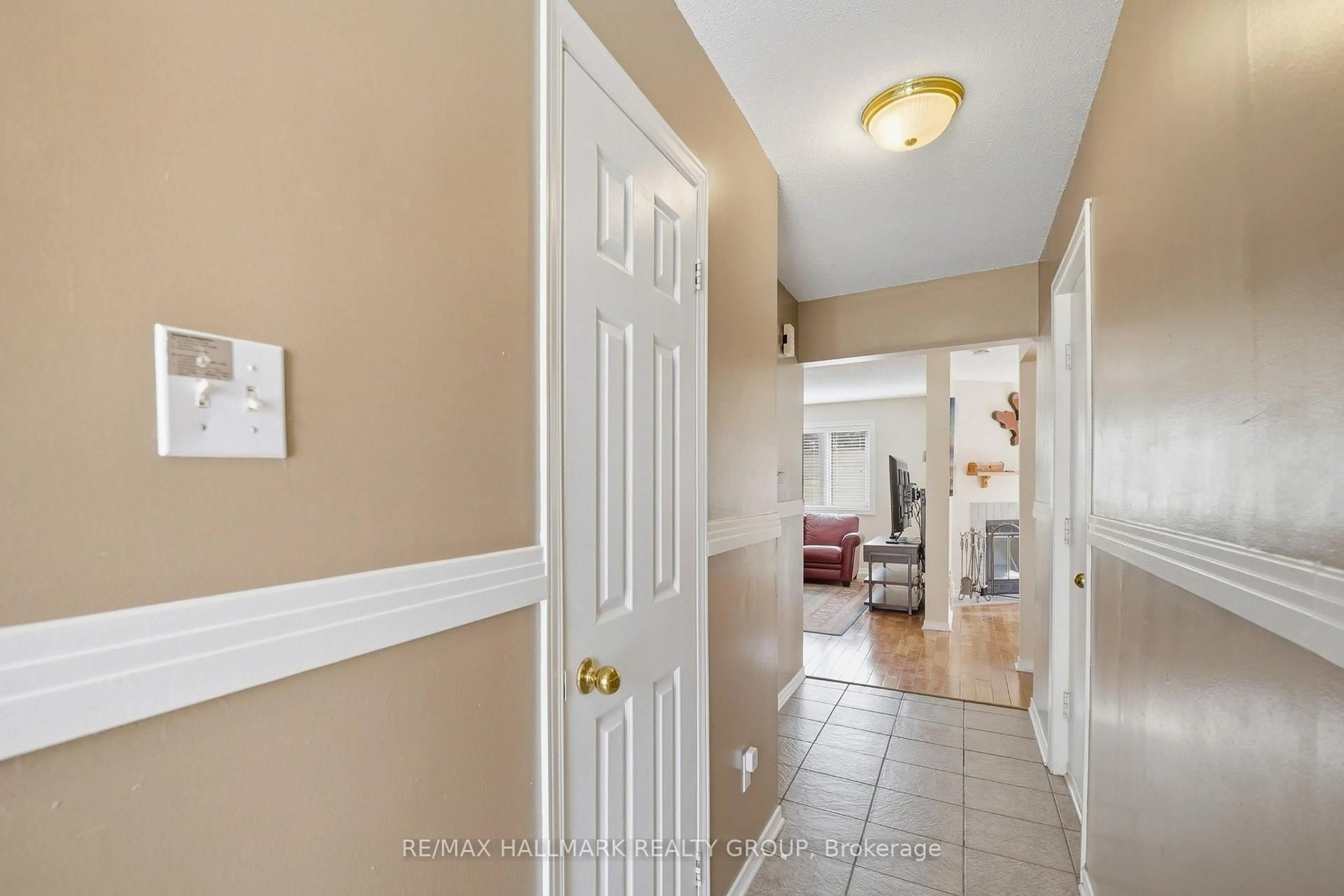 Indoor entryway for 3004 Victoria Heights Cres #33, Ottawa Ontario K1T 3M7