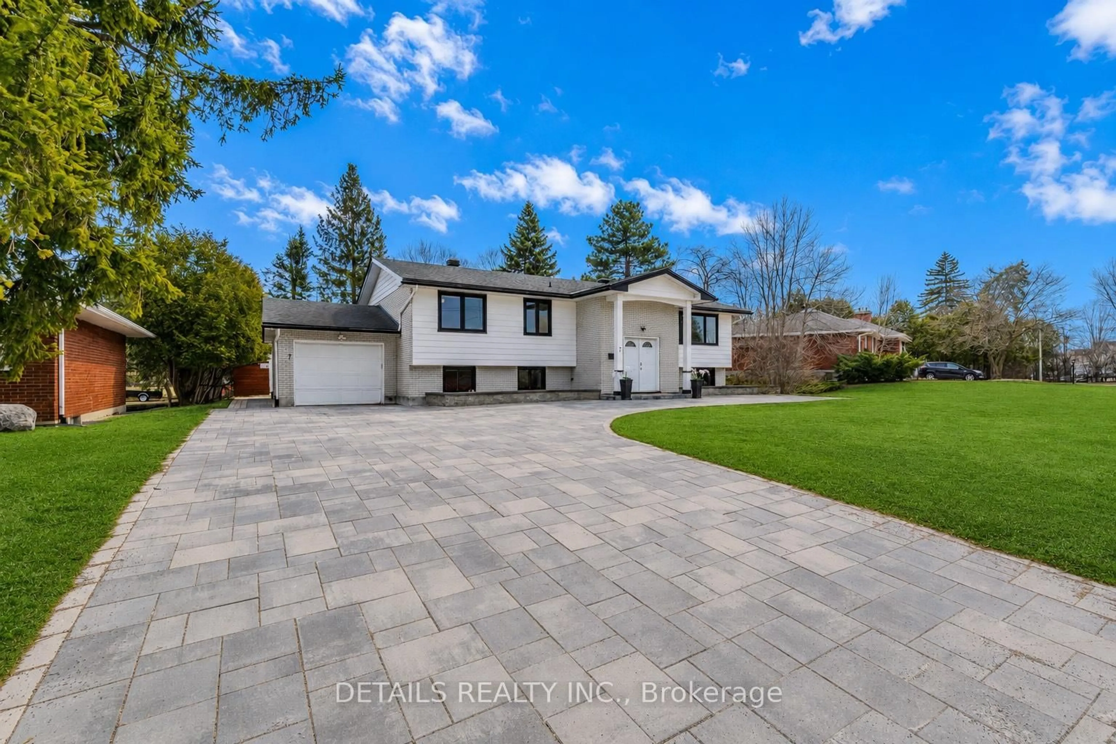 A pic from outside/outdoor area/front of a property/back of a property/a pic from drone, street for 7 Kerry Cres, Ottawa Ontario K2E 5V7