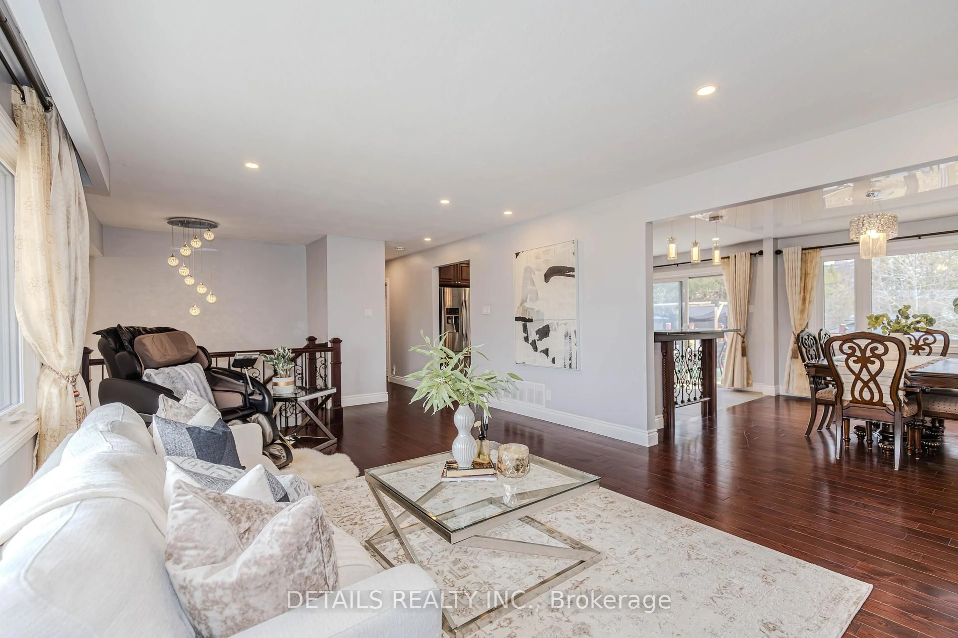 Living room with furniture, unknown for 7 Kerry Cres, Ottawa Ontario K2E 5V7