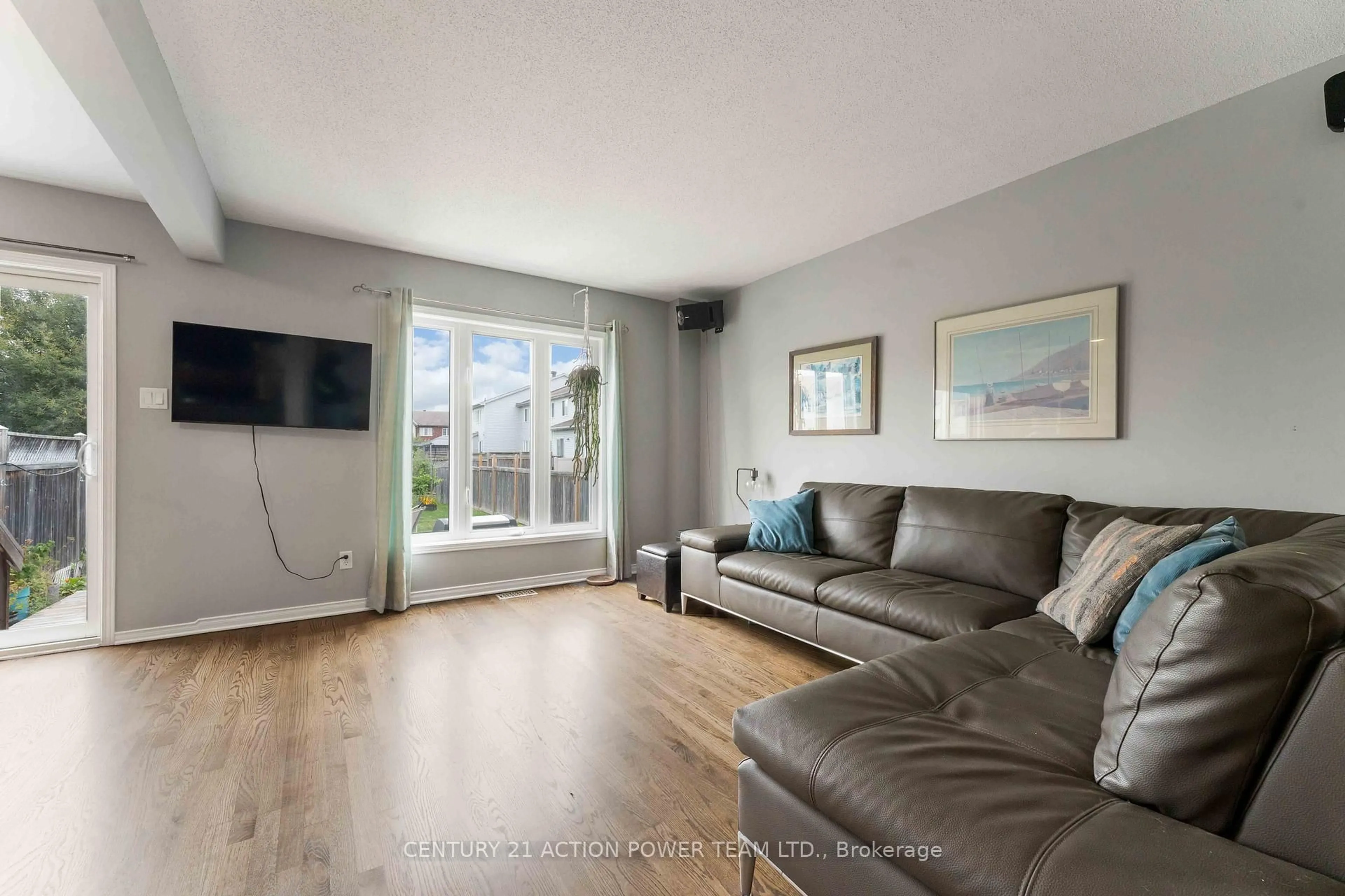 Living room with furniture, wood/laminate floor for 153 LOKOYA St, Ottawa Ontario K2S 0J5