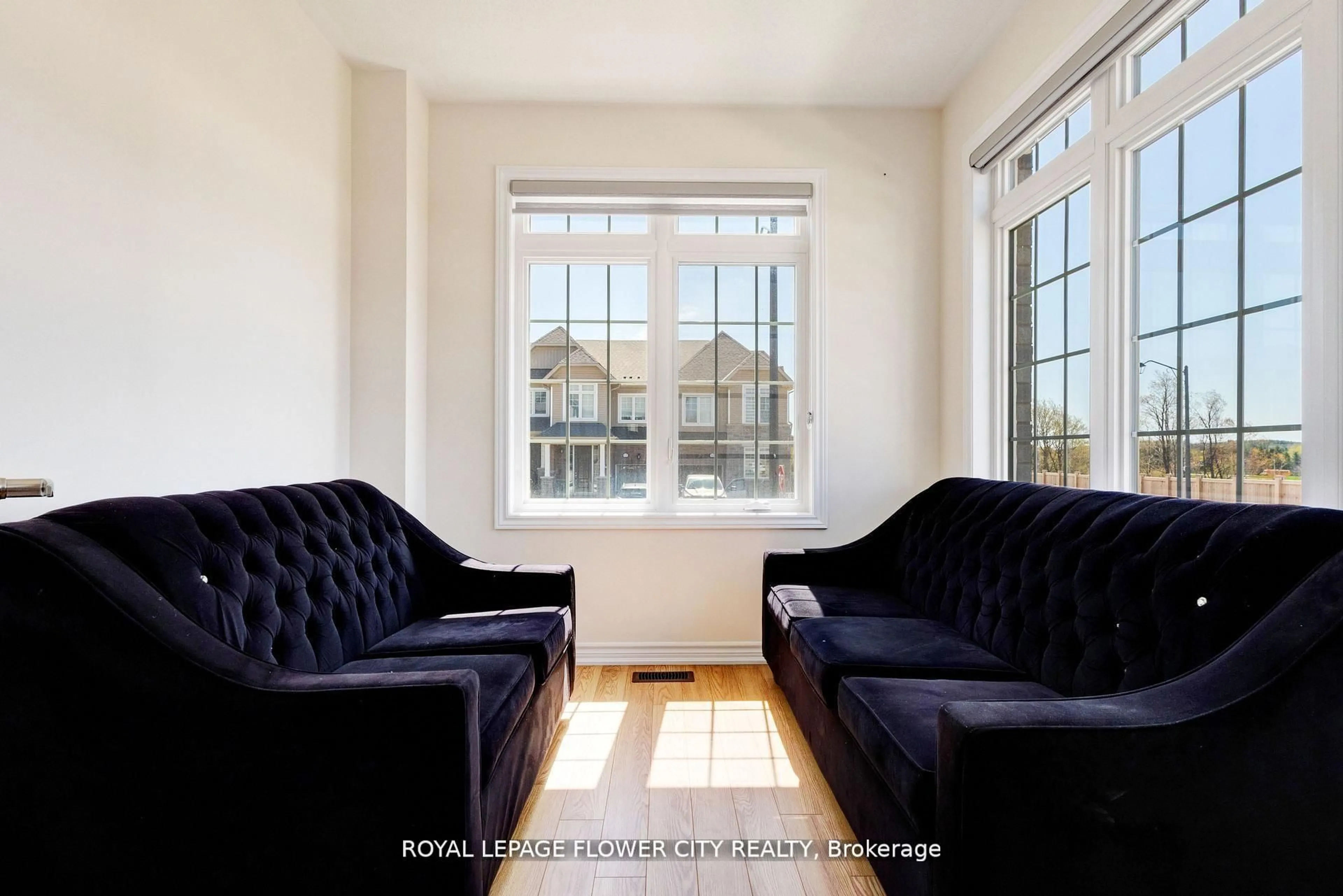 Living room with furniture, unknown for 11 Conboy Dr, Erin Ontario N0B 1T0