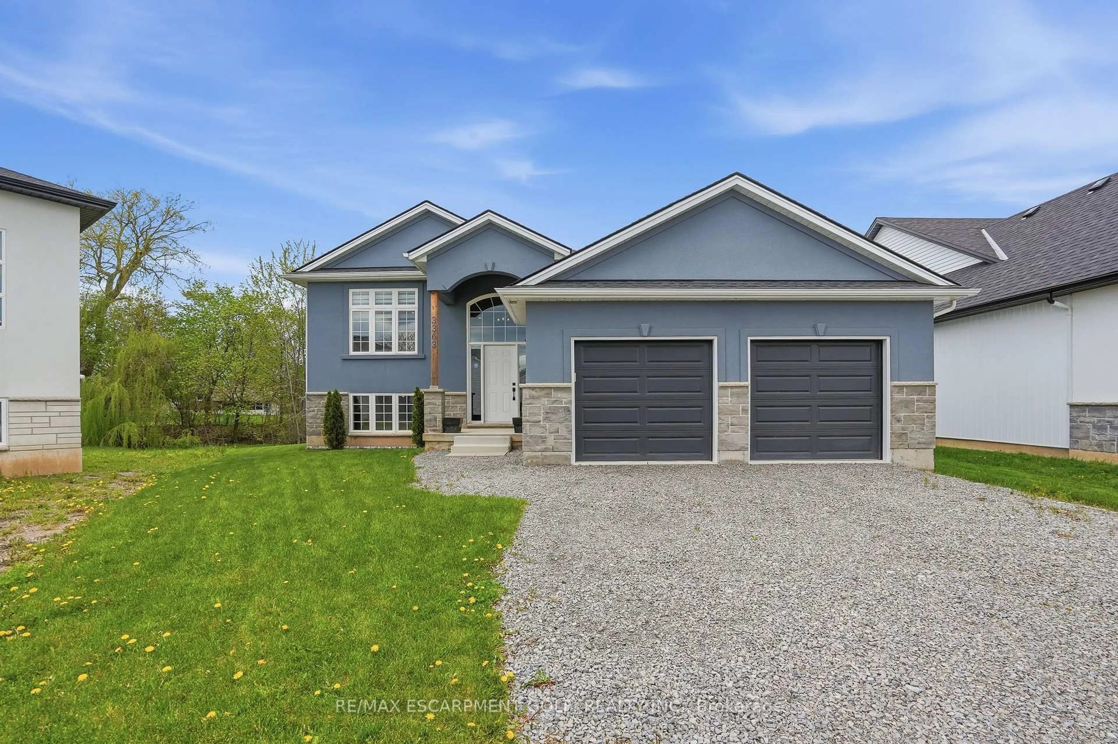Home with vinyl exterior material, street for 3363 Willguard Crt, Niagara Falls Ontario L2G 0Z9