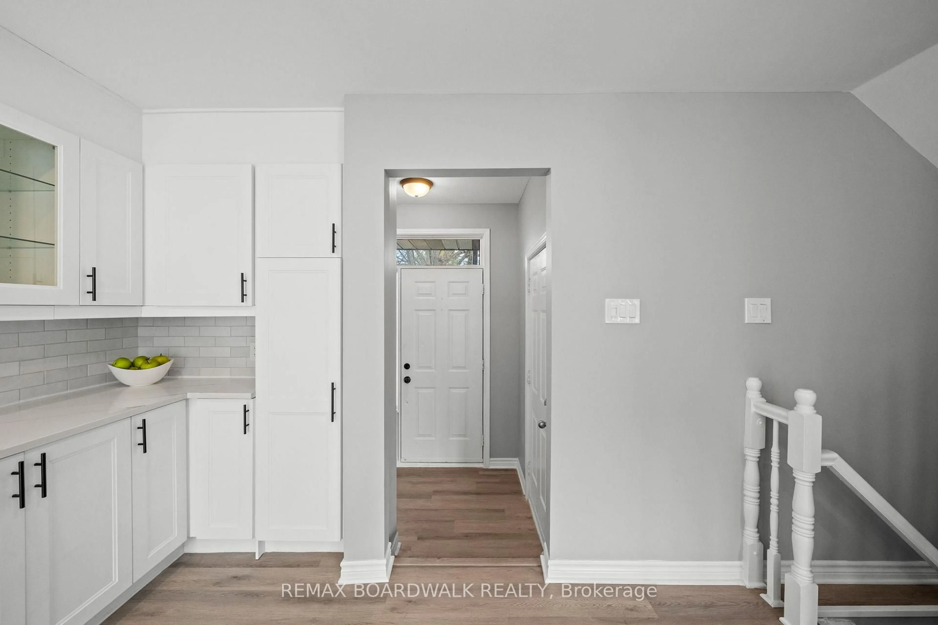 Indoor entryway for 92 Kincardine Dr, Ottawa Ontario K2V 1B2