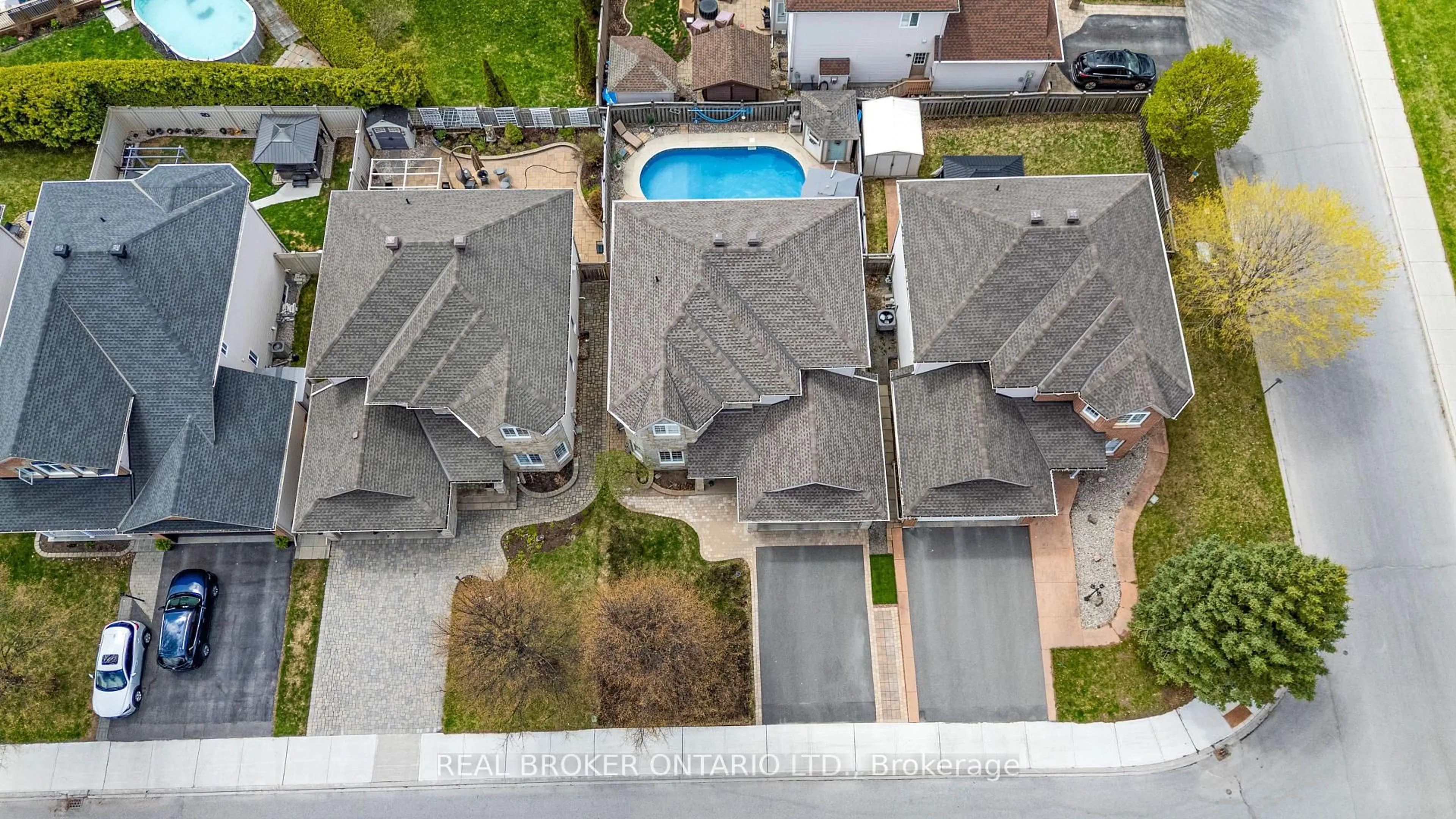A pic from outside/outdoor area/front of a property/back of a property/a pic from drone, city buildings view from balcony for 41 Golder's Green Lane, Ottawa Ontario K2J 5G2