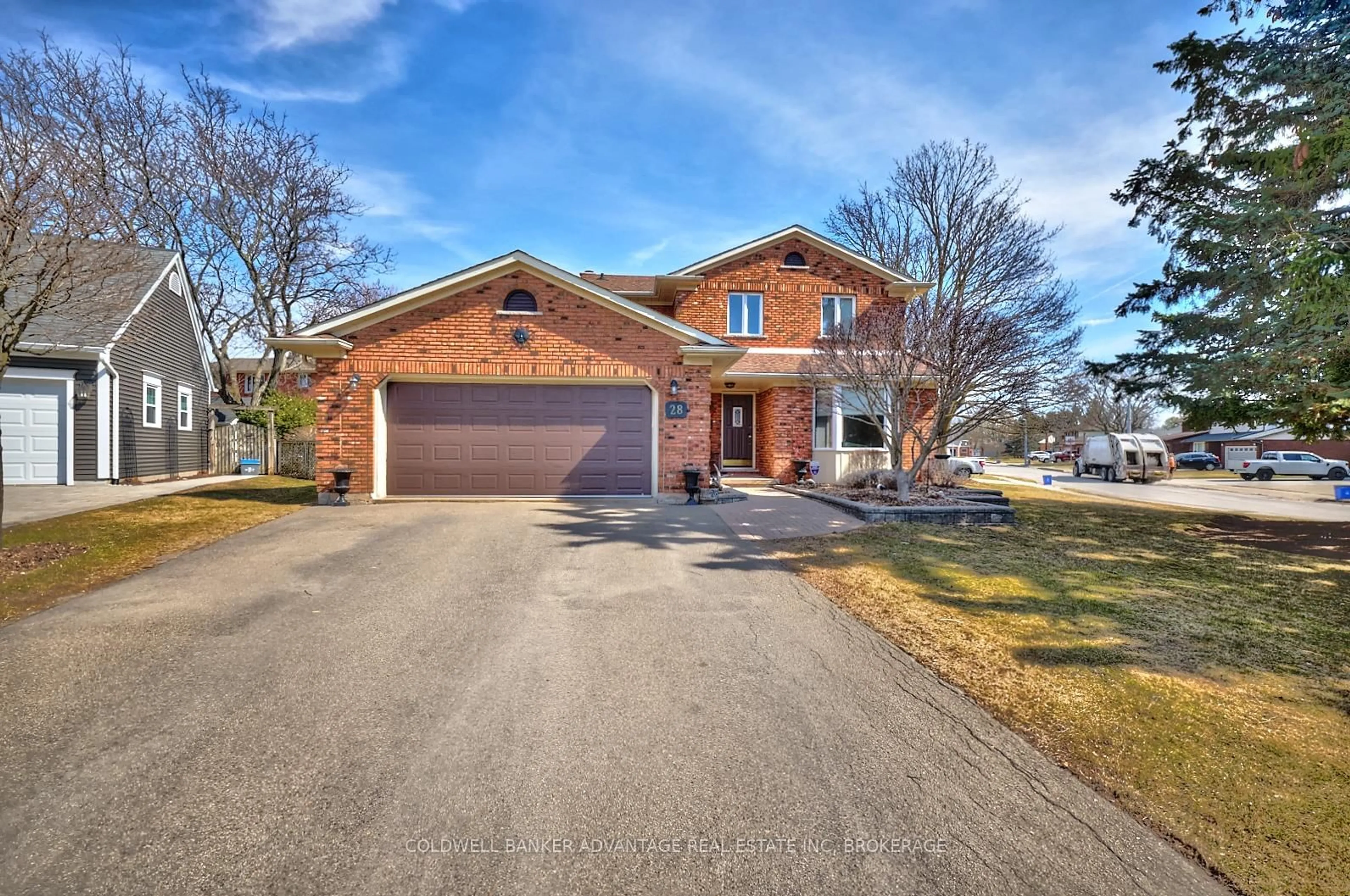 Home with brick exterior material, street for 28 Dixon Cres, Welland Ontario L3C 6P4