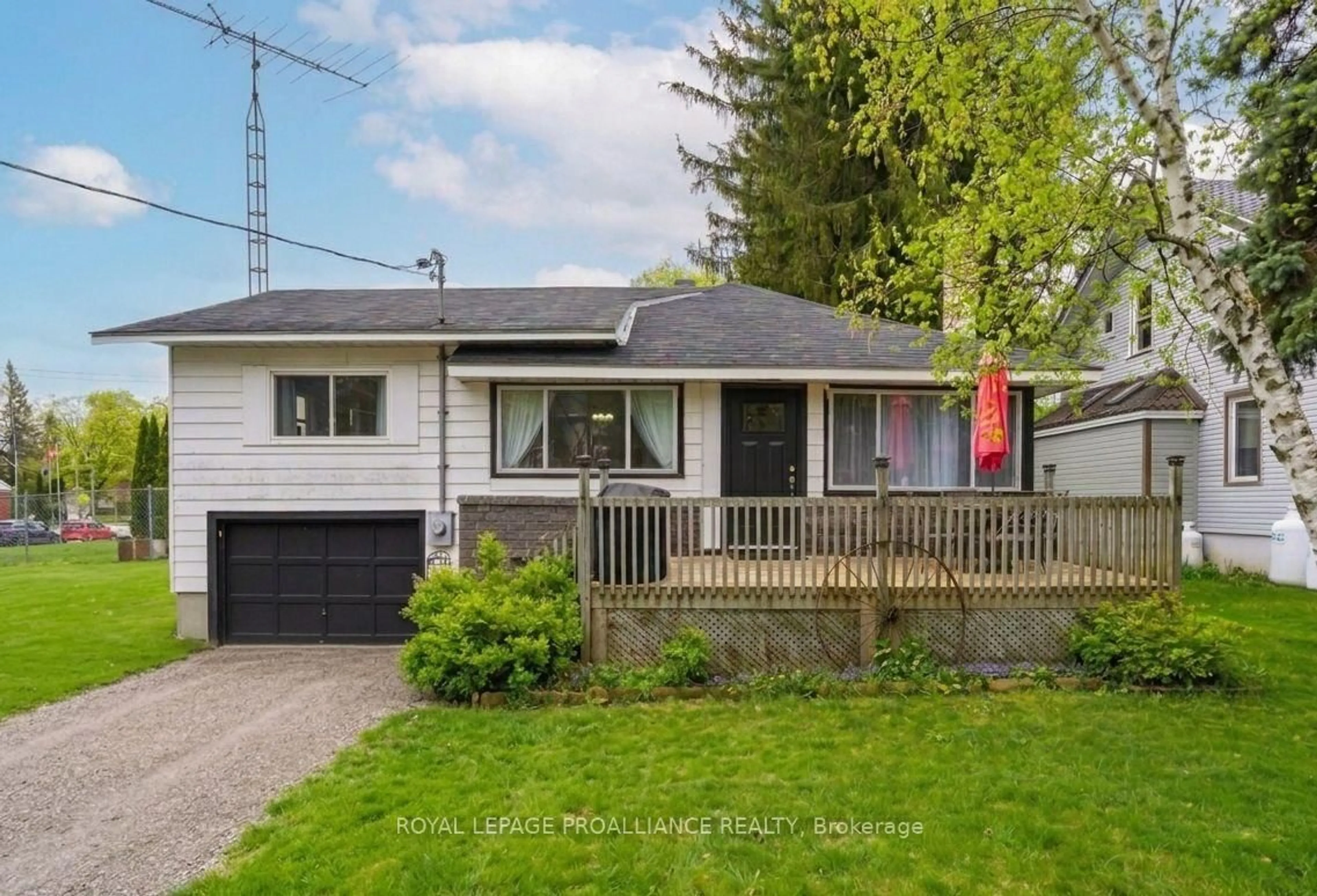 Home with vinyl exterior material, street for 18 Quabbin Rd, Front of Yonge Ontario K0E 1R0